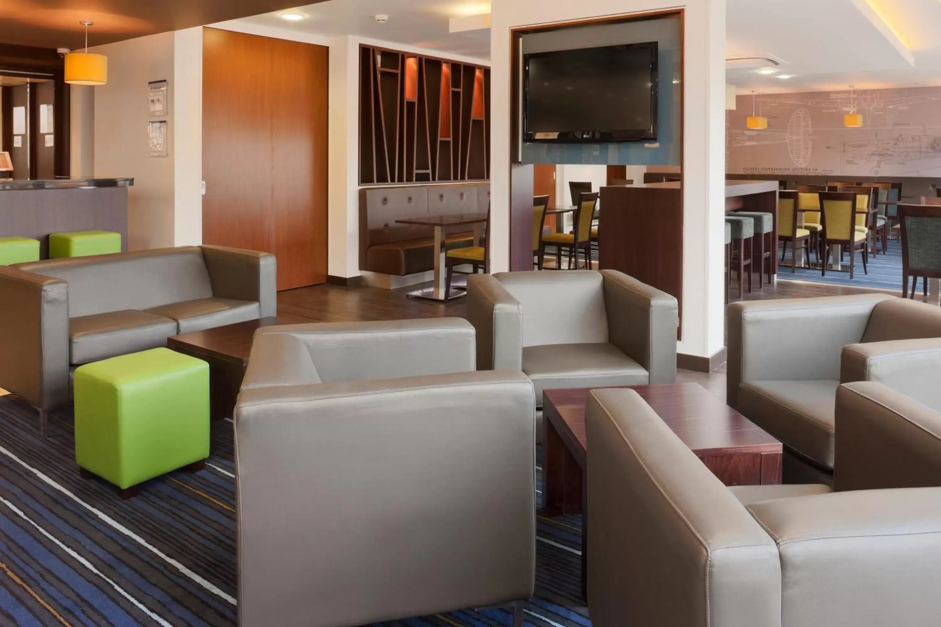 Lobby or reception, Lounge/Bar in Holiday Inn Express Cambridge Duxford M11 Jct 10, an IHG Hotel