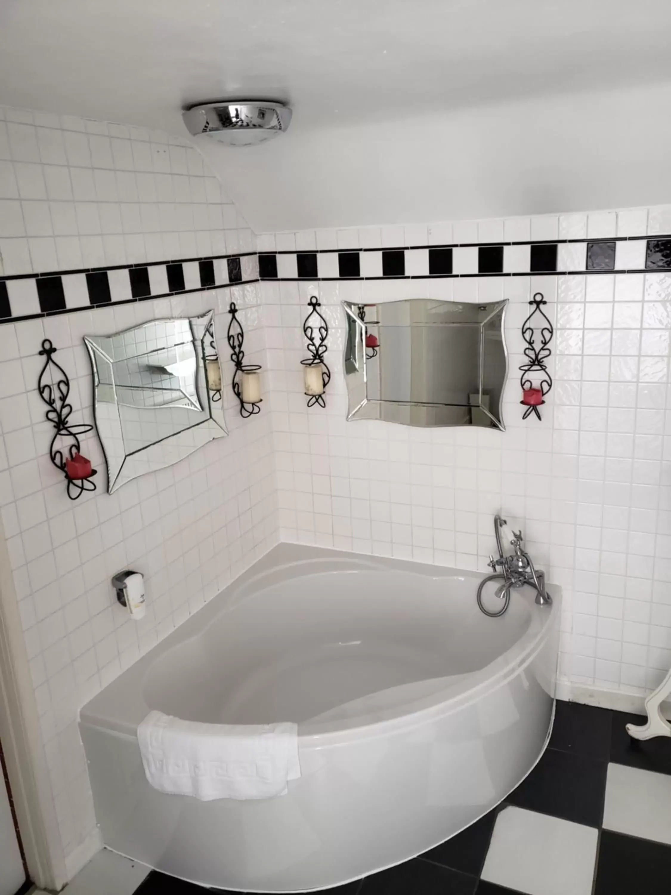 Bathroom in The Mary Arden Inn