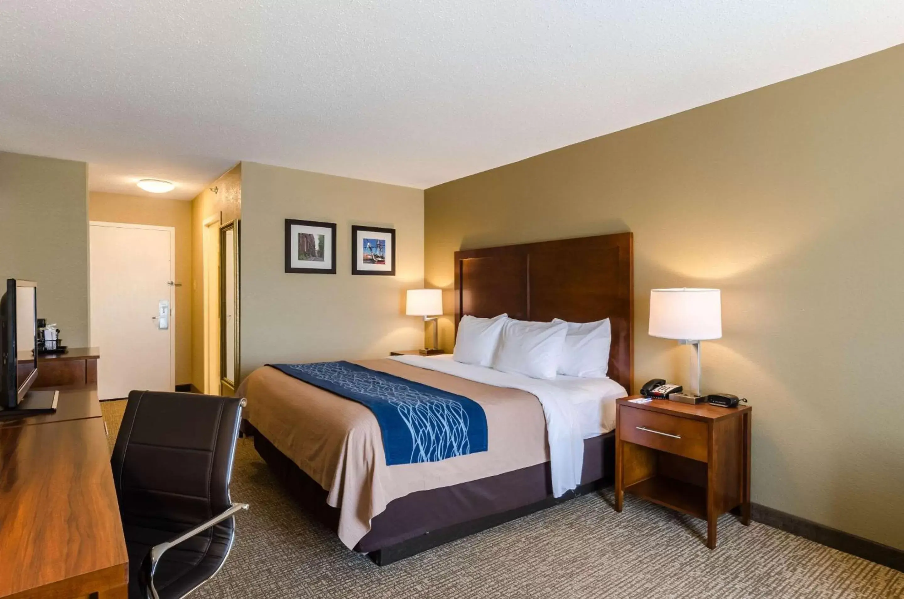 Photo of the whole room, Bed in Comfort Inn Randolph-Boston