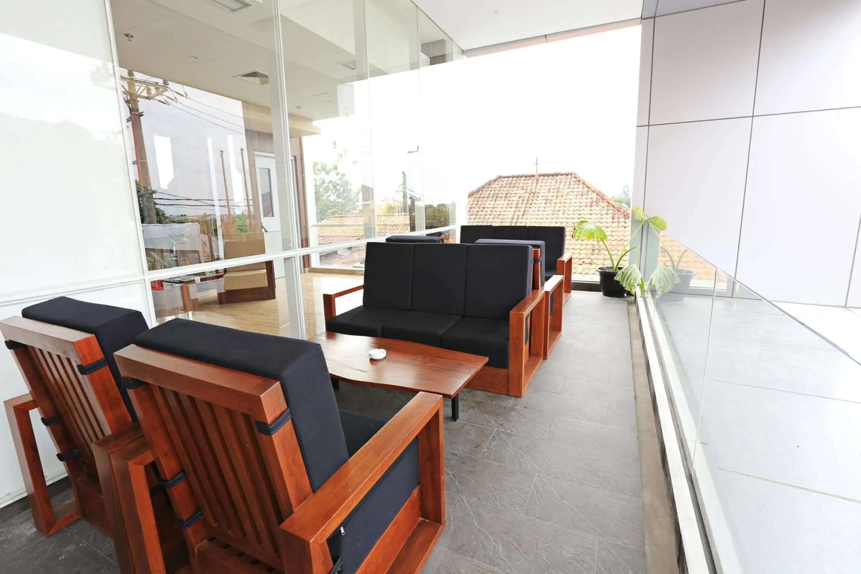 Lounge or bar in Luminor Hotel Jambi Kebun Jeruk By WH