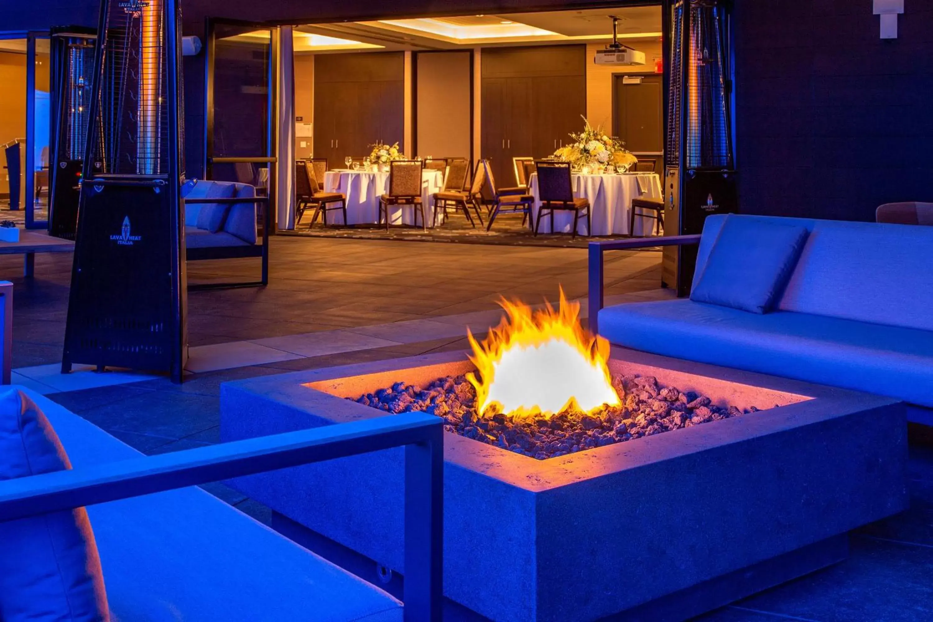 Patio, Seating Area in Hilton Garden Inn Redmond Town Center, Wa