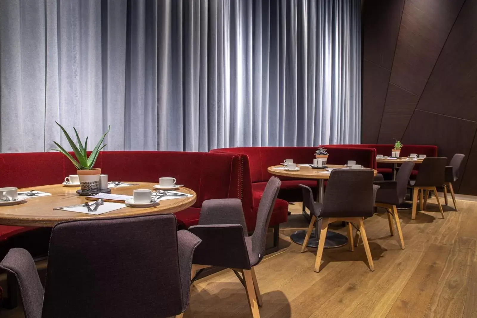 Food and drinks, Restaurant/Places to Eat in Radisson Blu Hotel Frankfurt