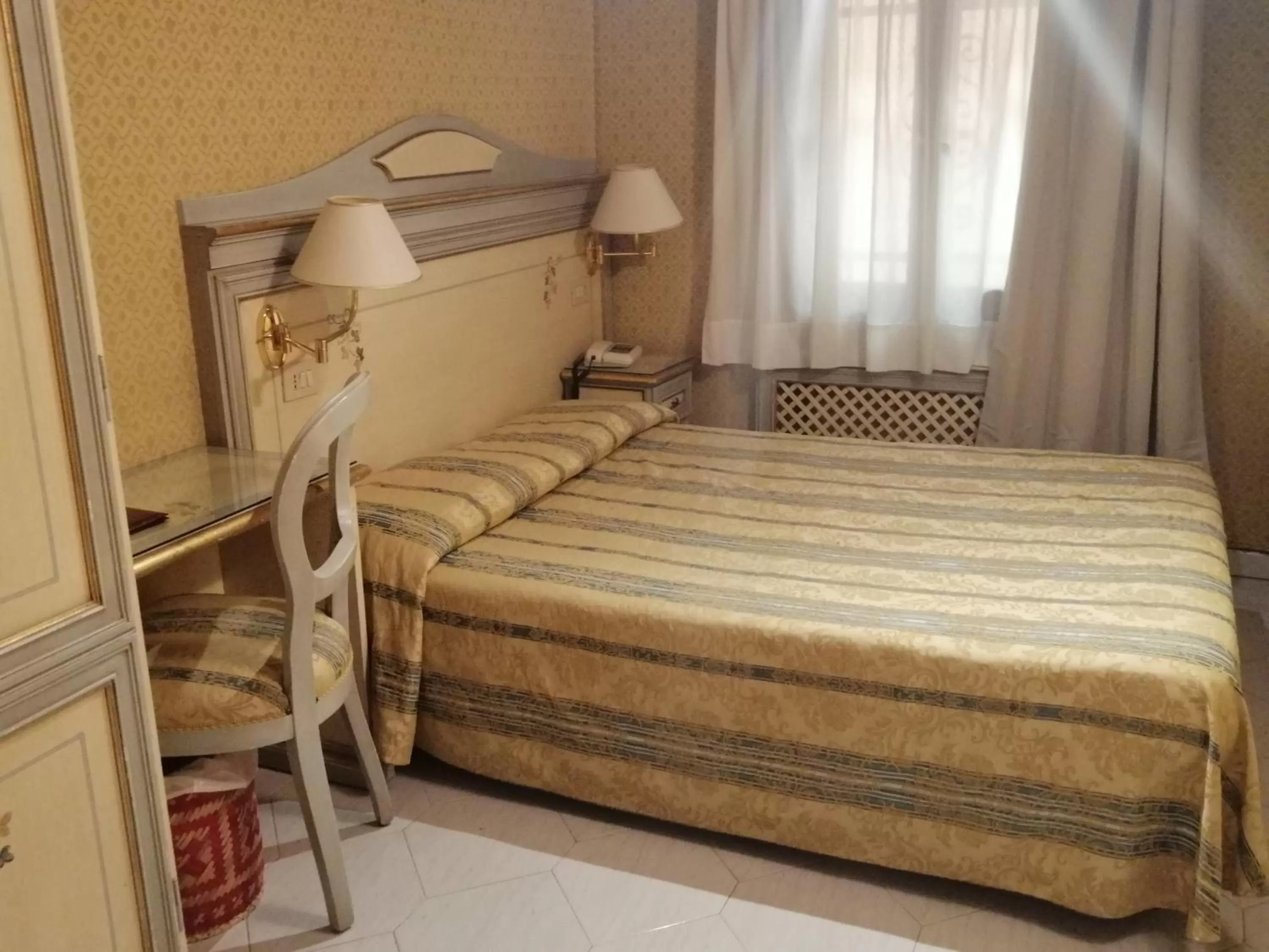 Photo of the whole room, Bed in Hotel Falier