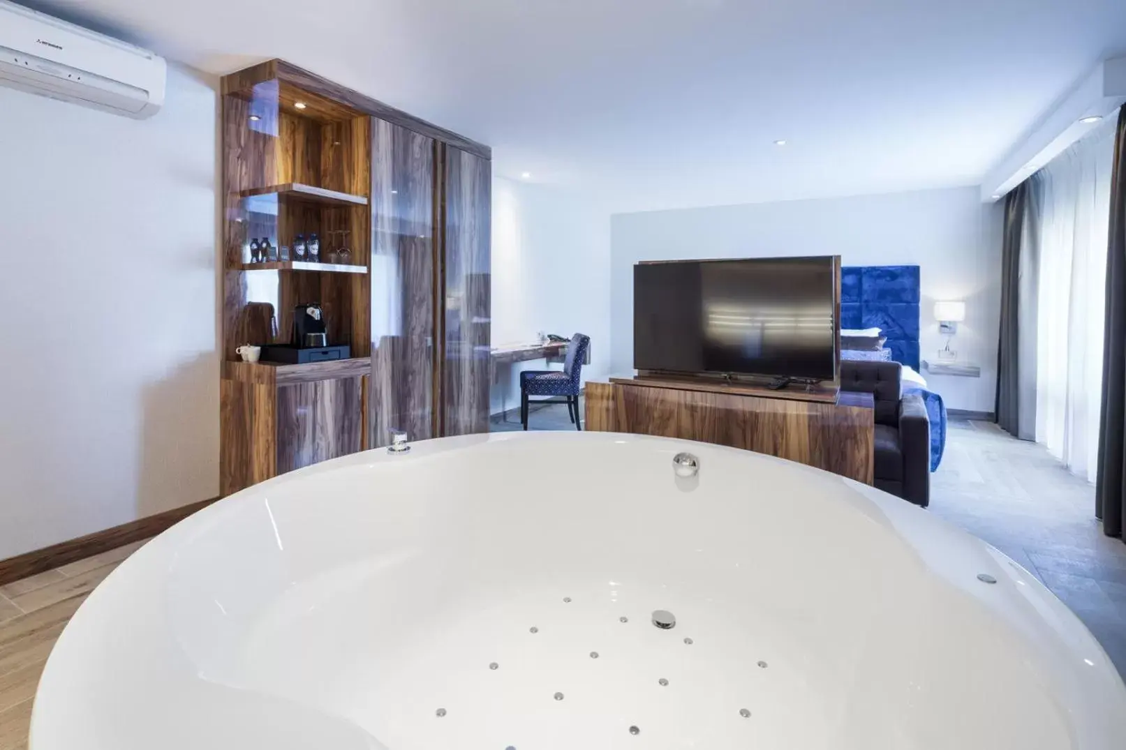 Bath, Bathroom in Van der Valk Hotel Wieringermeer