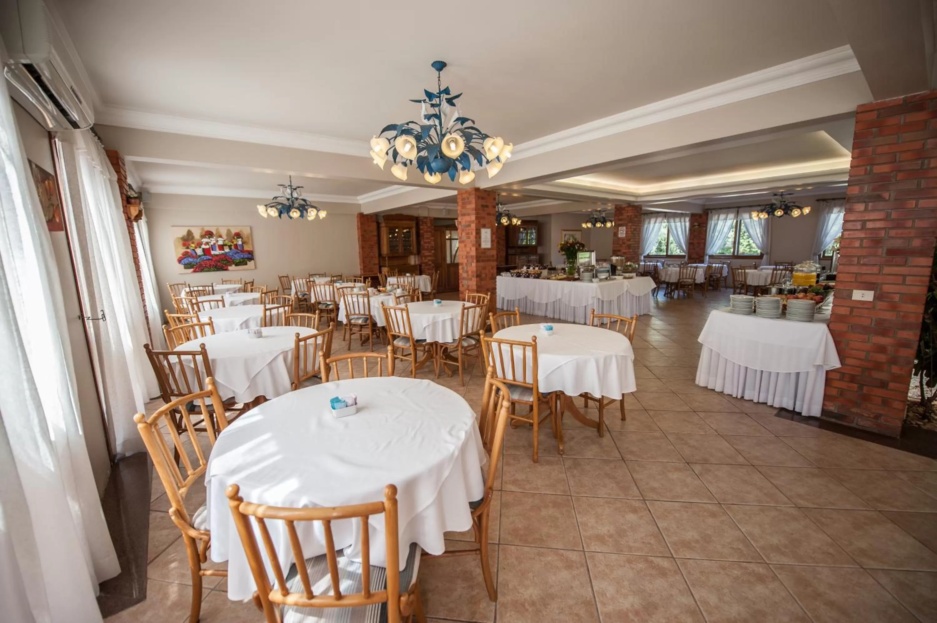 Restaurant/places to eat in Farina Park Hotel