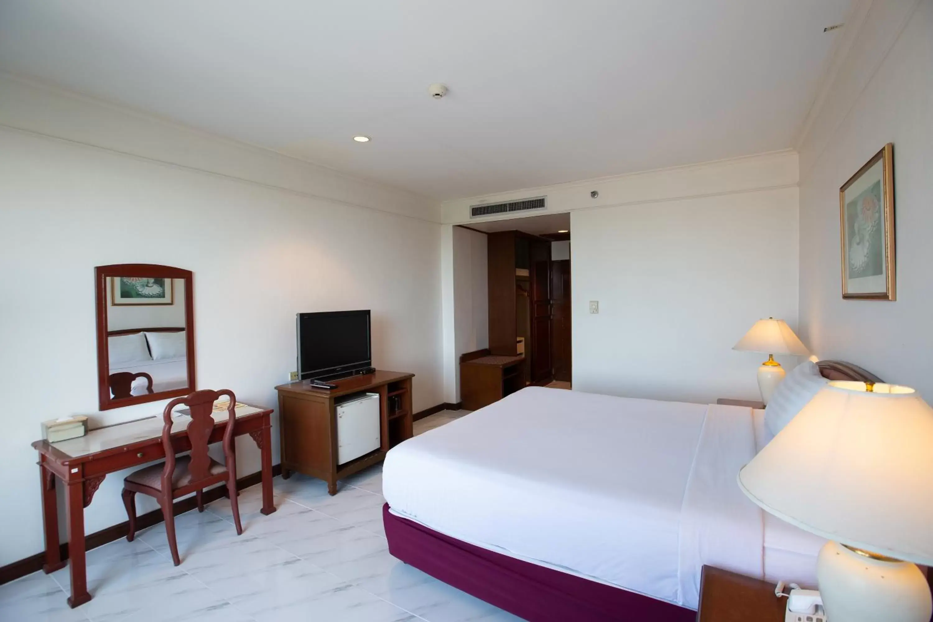 Bed in The Imperial Narathiwat Hotel