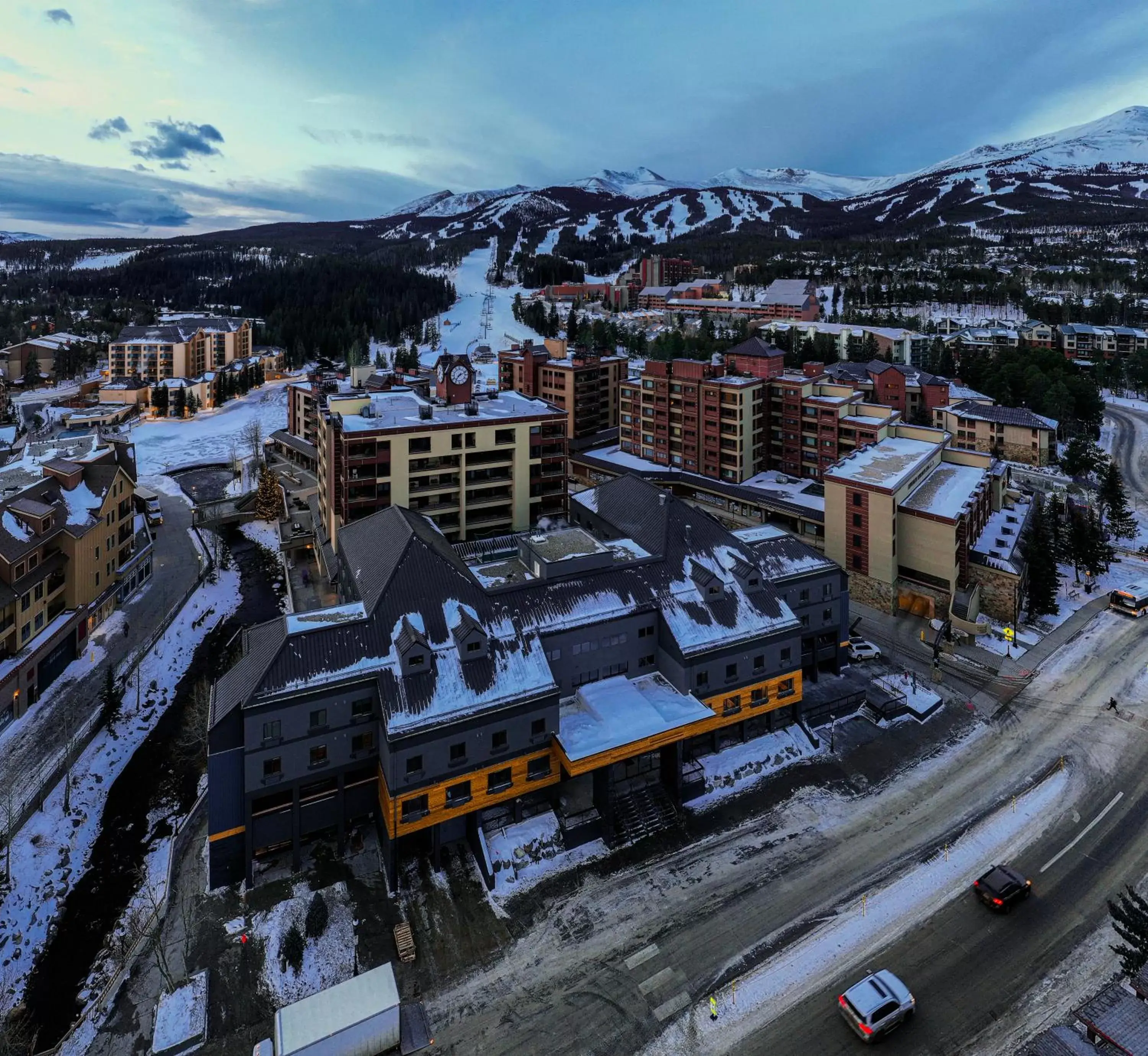 Property building, Bird's-eye View in Gravity Haus