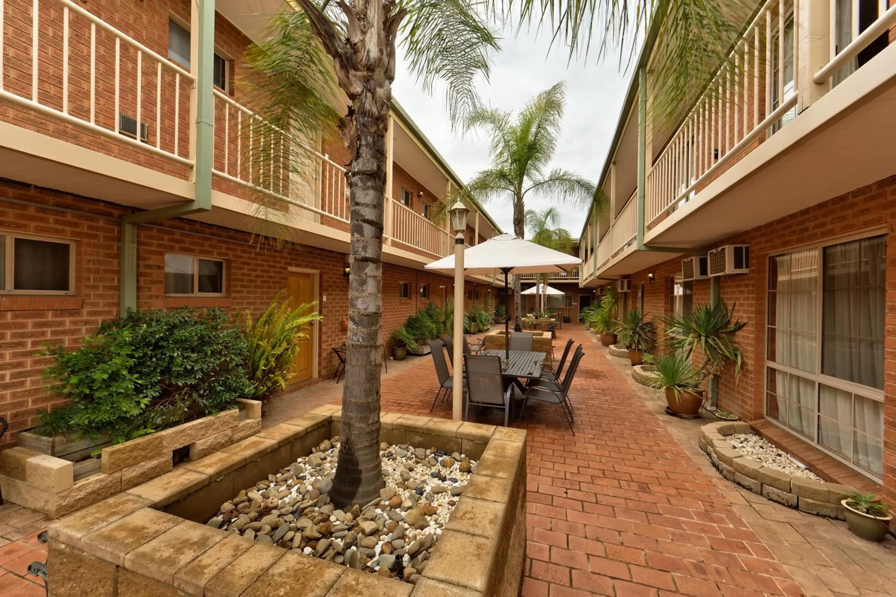 Facade/entrance in Central Yarrawonga Motor Inn