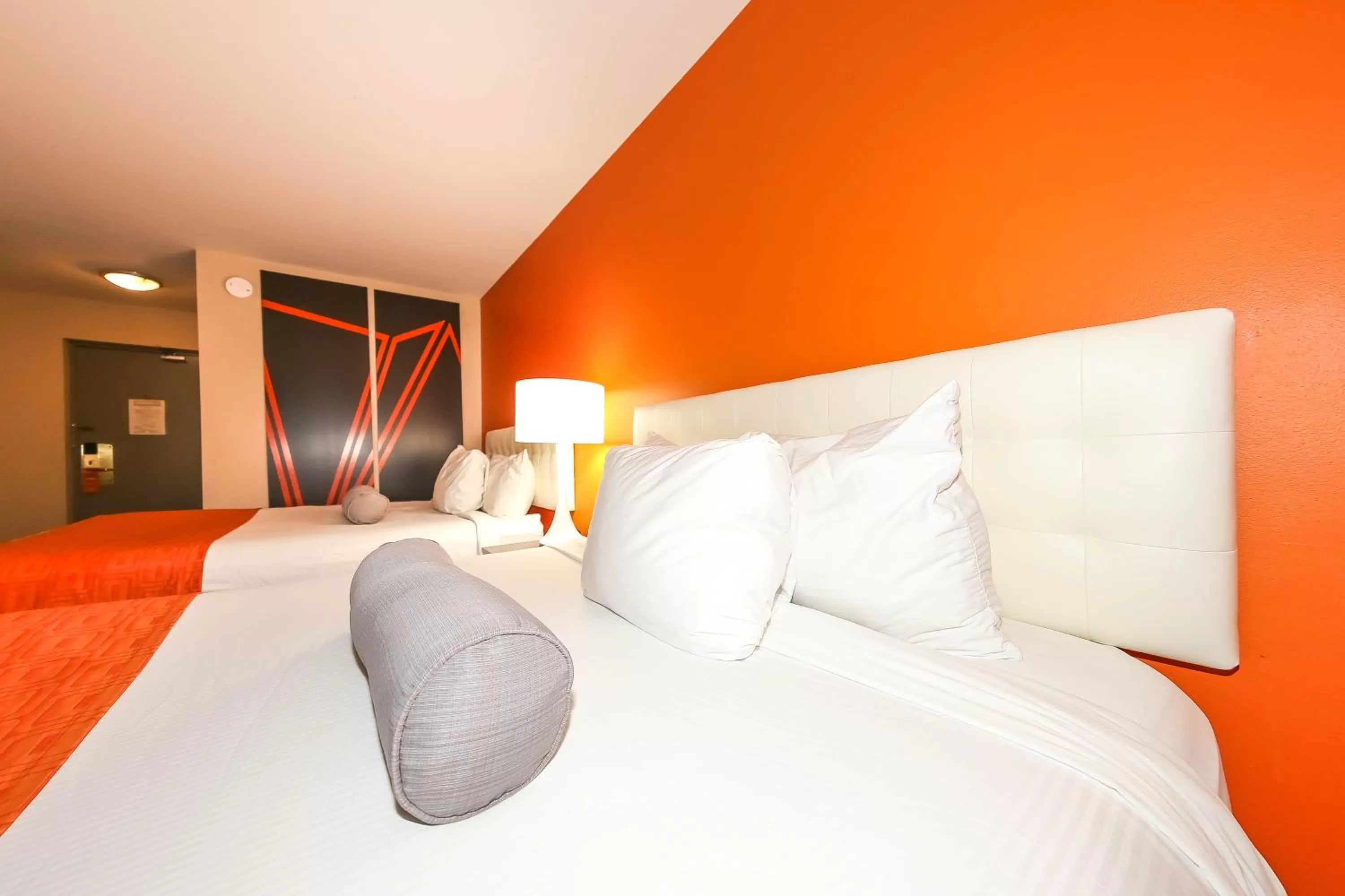 Bed in Howard Johnson by Wyndham Winnipeg West