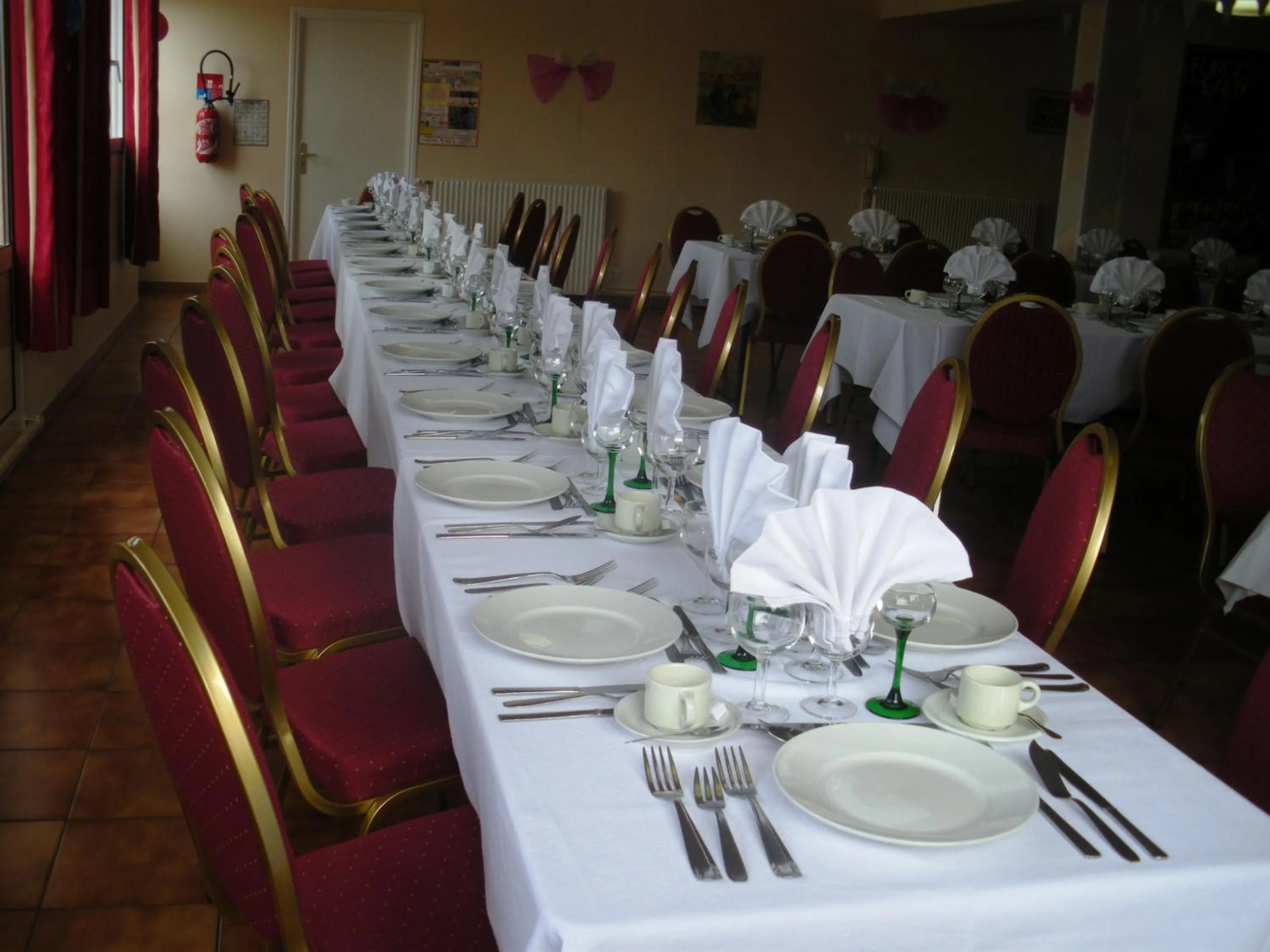 Restaurant/places to eat in Logis - Hôtel et Restaurant Le Sofhotel