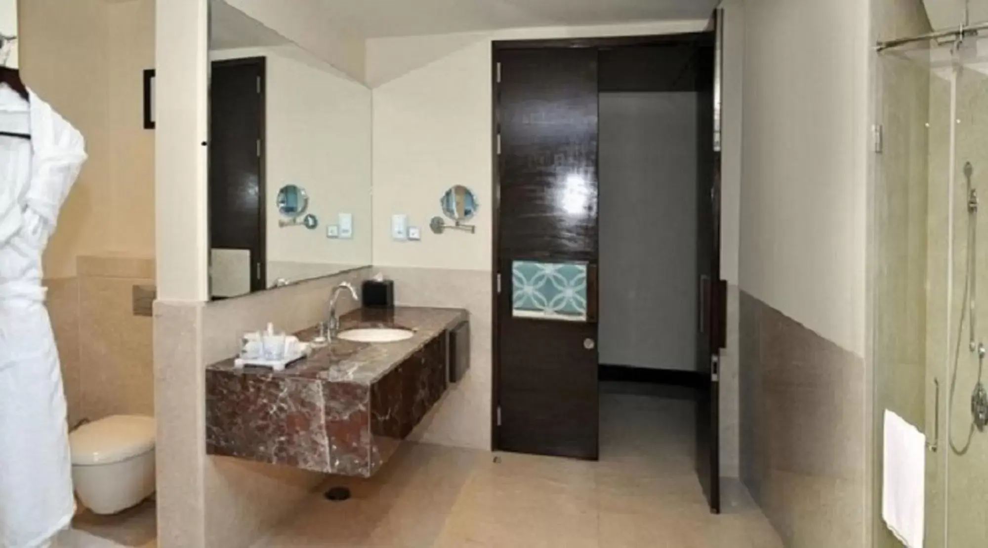 Bathroom in Radisson Blu Plaza Hotel Mysore