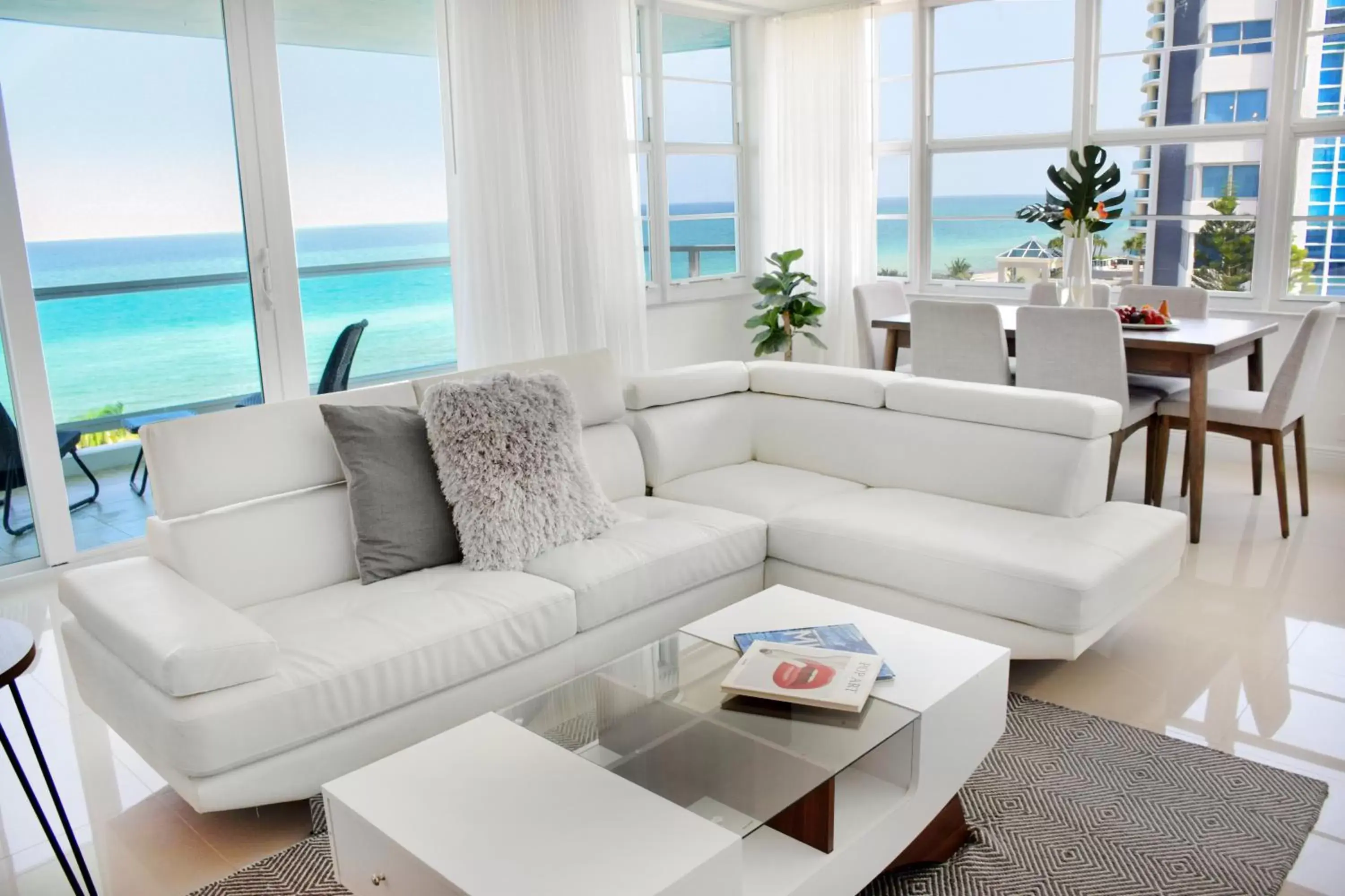 Living room, Sea View in Seacoast Suites on Miami Beach
