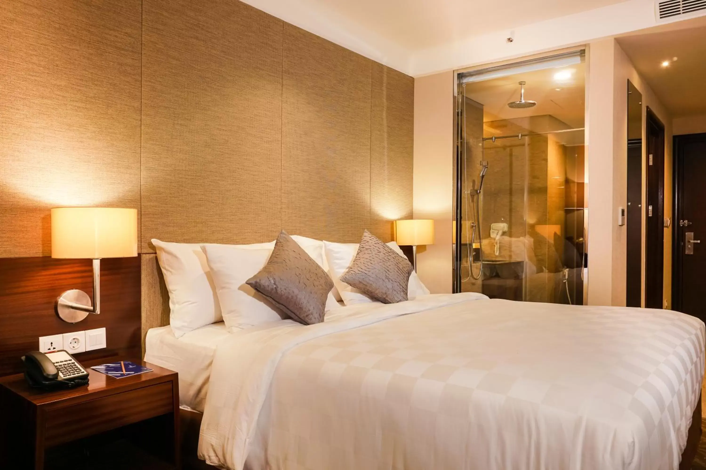 Bed in Swiss-Belhotel Serpong