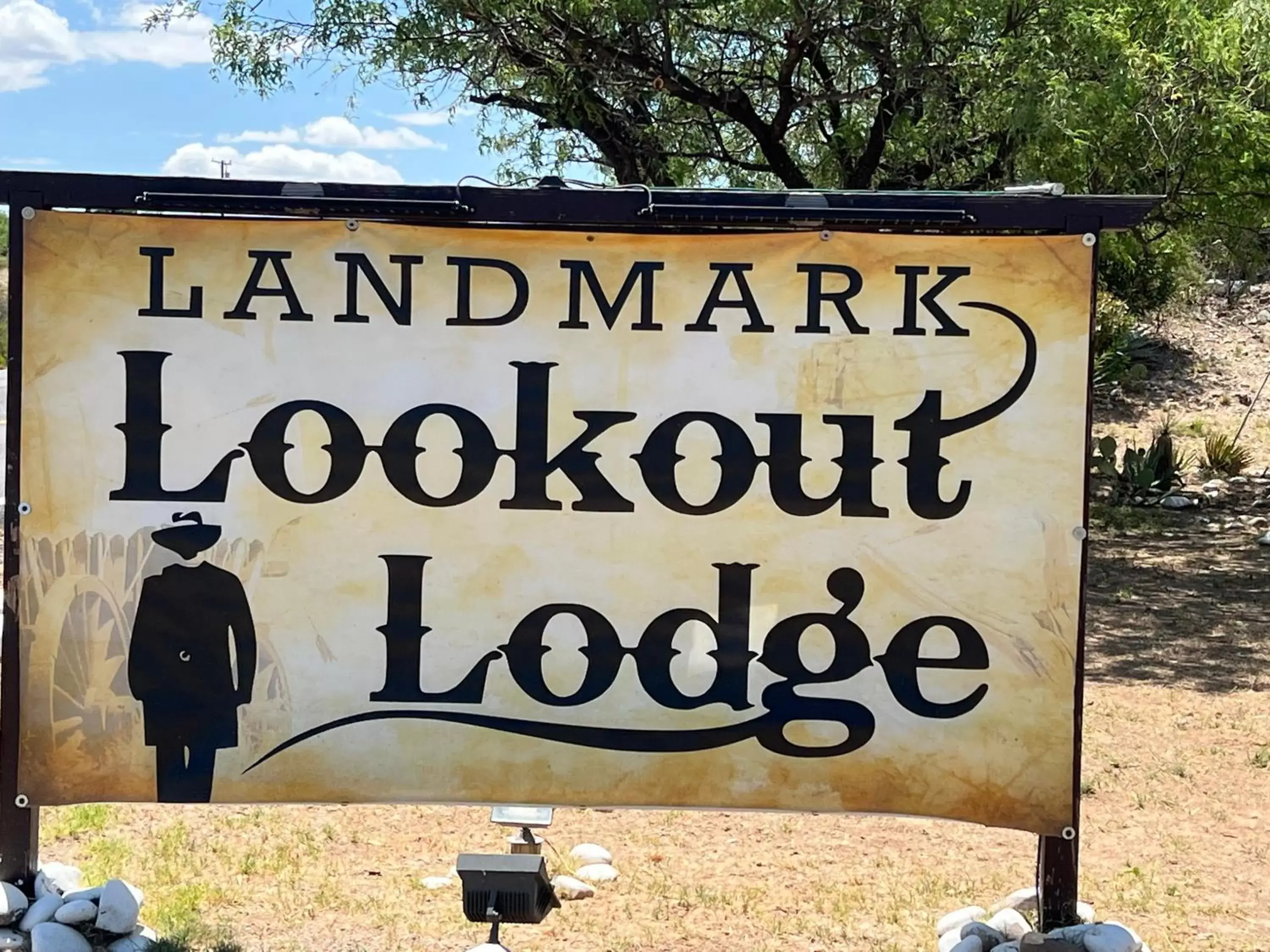 Property Logo/Sign in Landmark Lookout Lodge