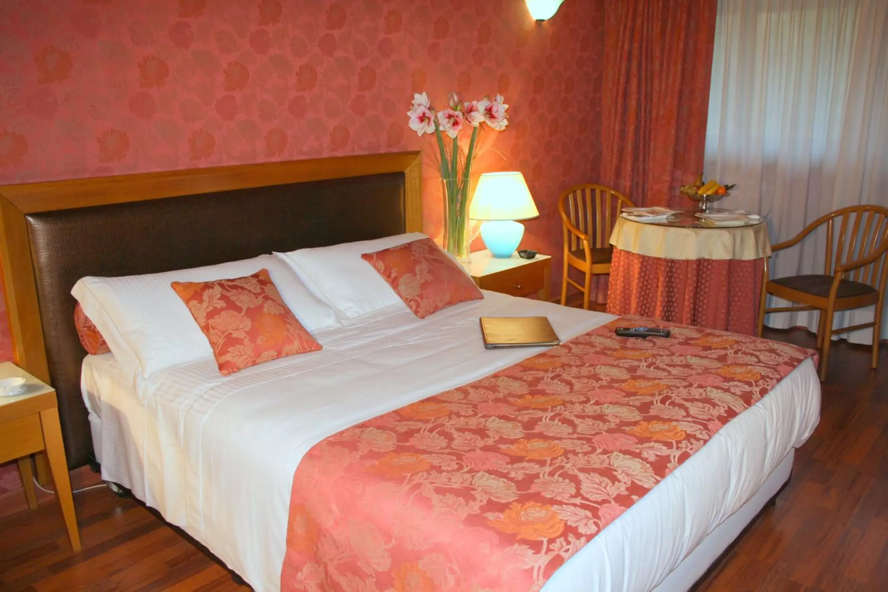 Bedroom, Bed in Hotel Motel Visconteo