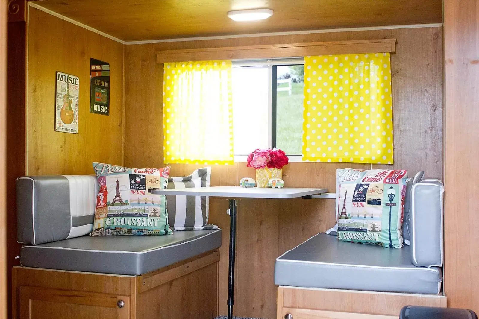 Dining area, Kitchen/Kitchenette in Rêves de Moutons