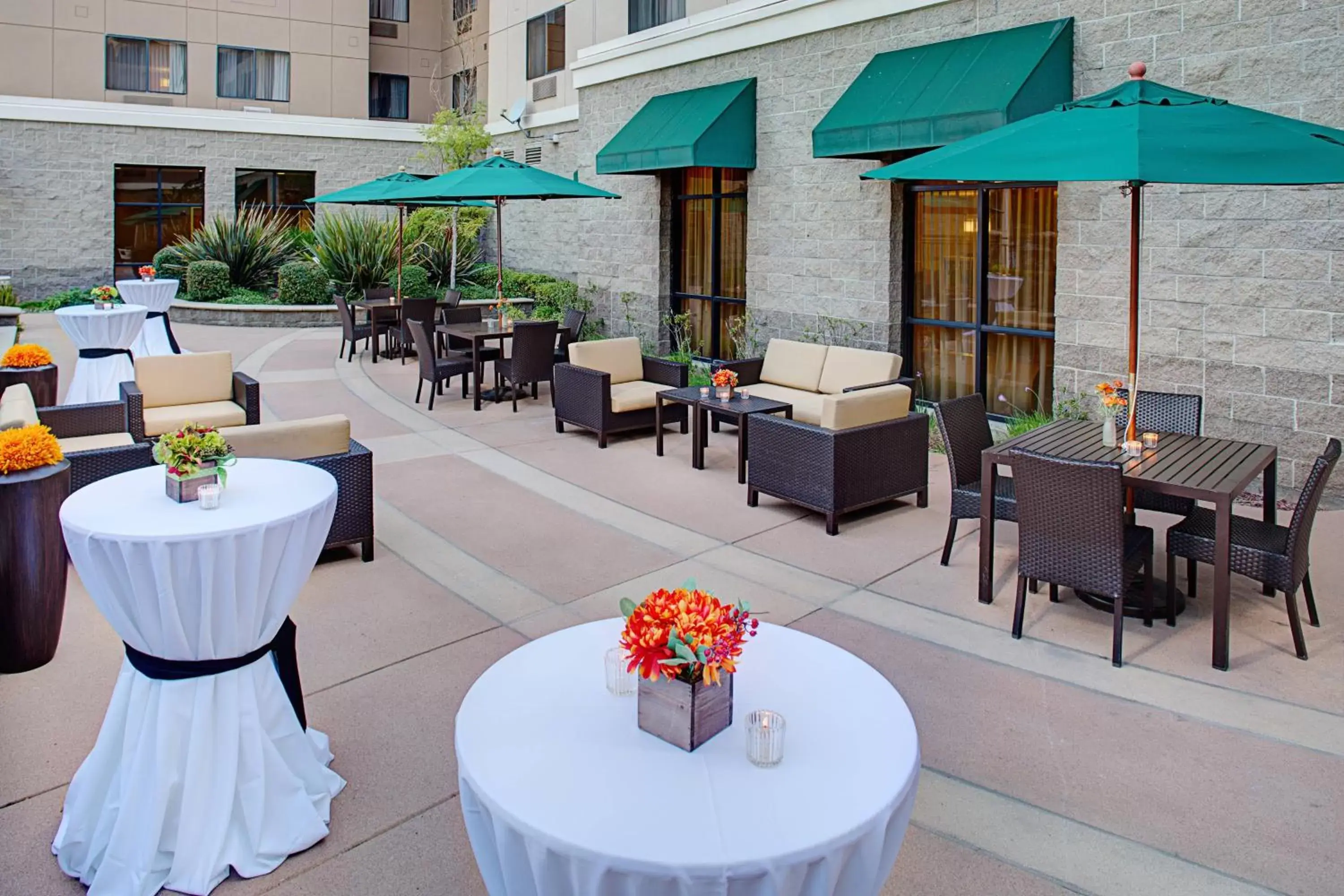 Lobby or reception, Restaurant/Places to Eat in Courtyard by Marriott Sacramento Midtown