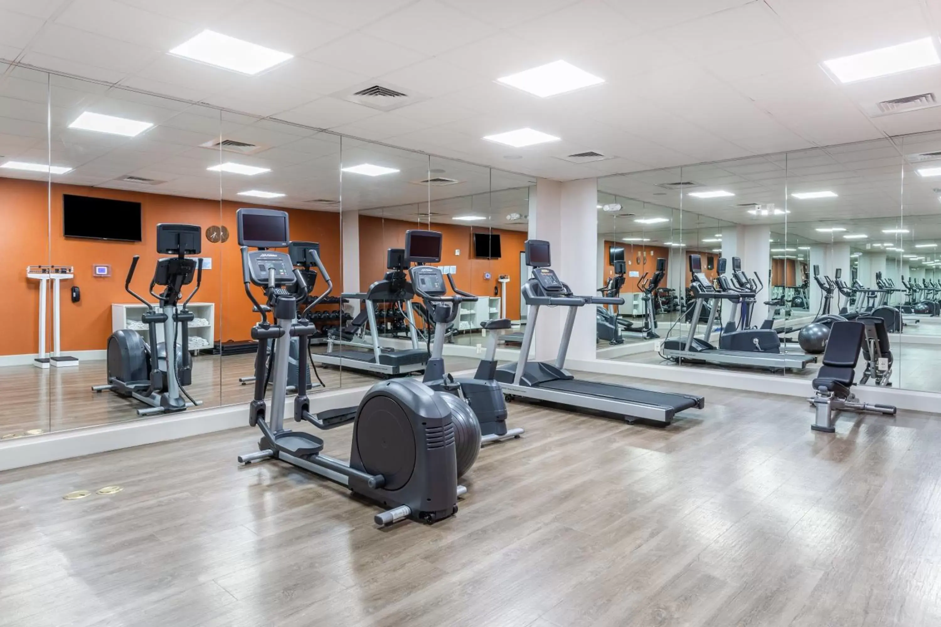 Fitness centre/facilities, Fitness Center/Facilities in Holiday Inn Express & Suites Kearney, an IHG Hotel