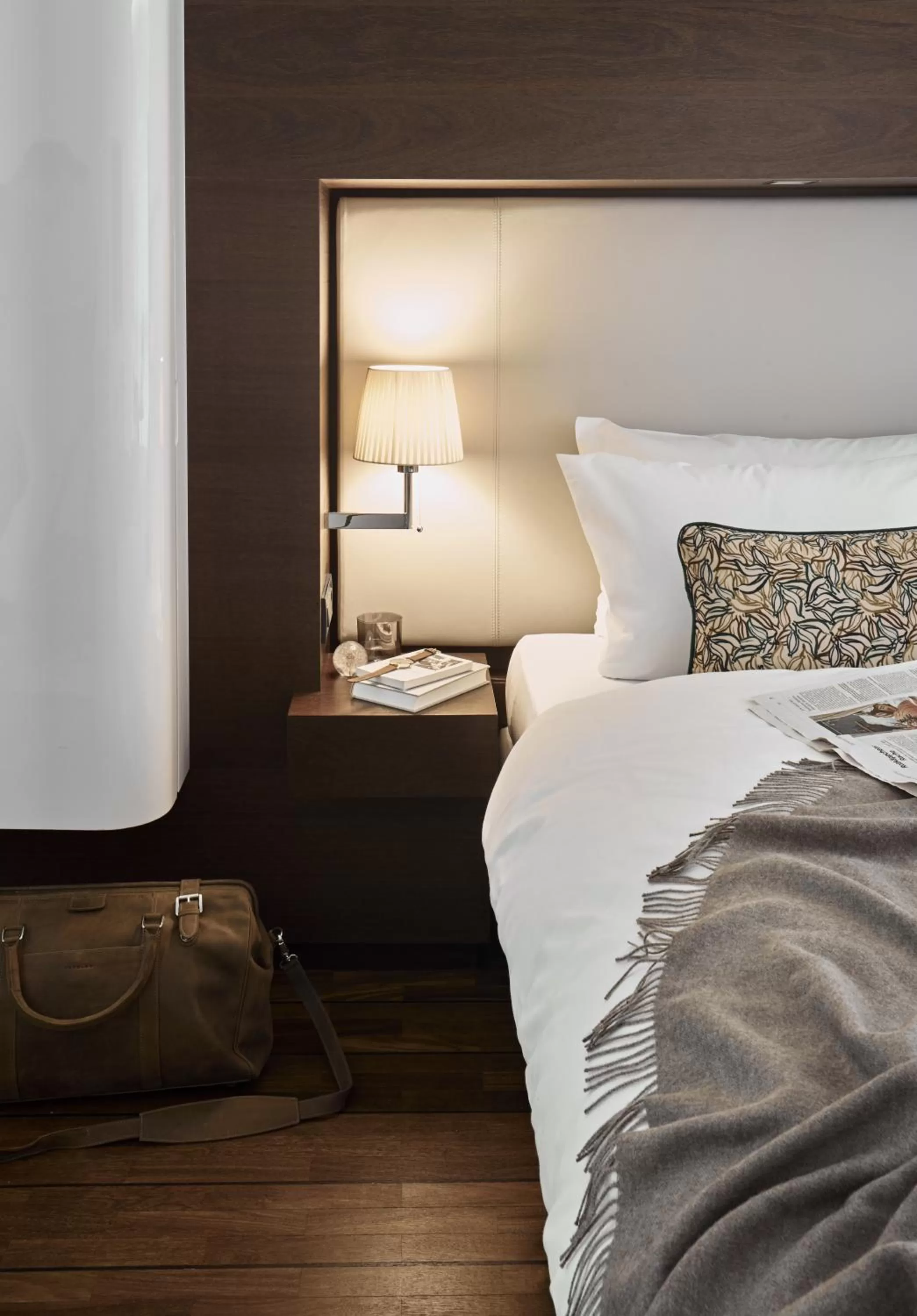 Bed in SIDE, Hamburg, a Member of Design Hotels
