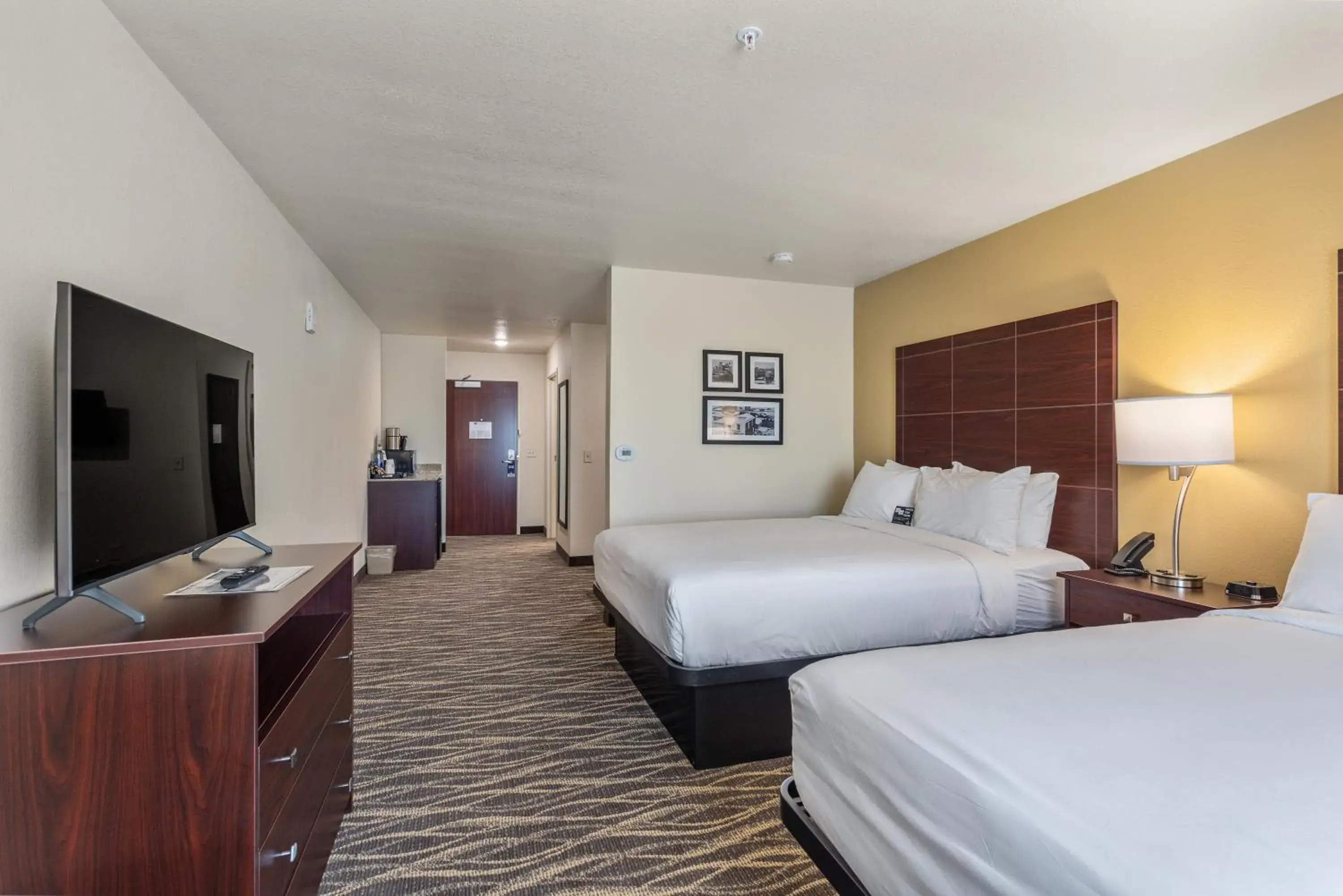 Bed in Cobblestone Hotel & Suites - De Pere