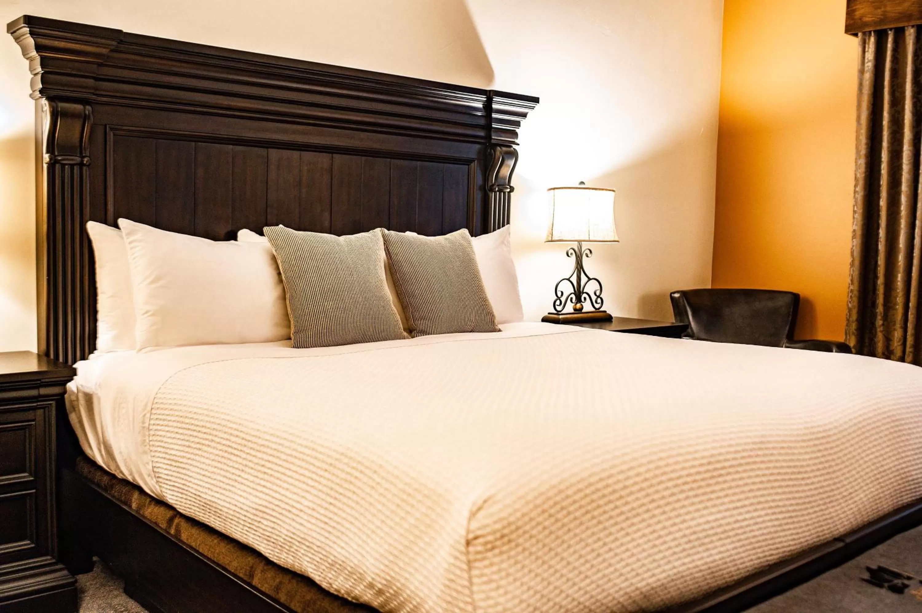 Bed in Elk Country Inn