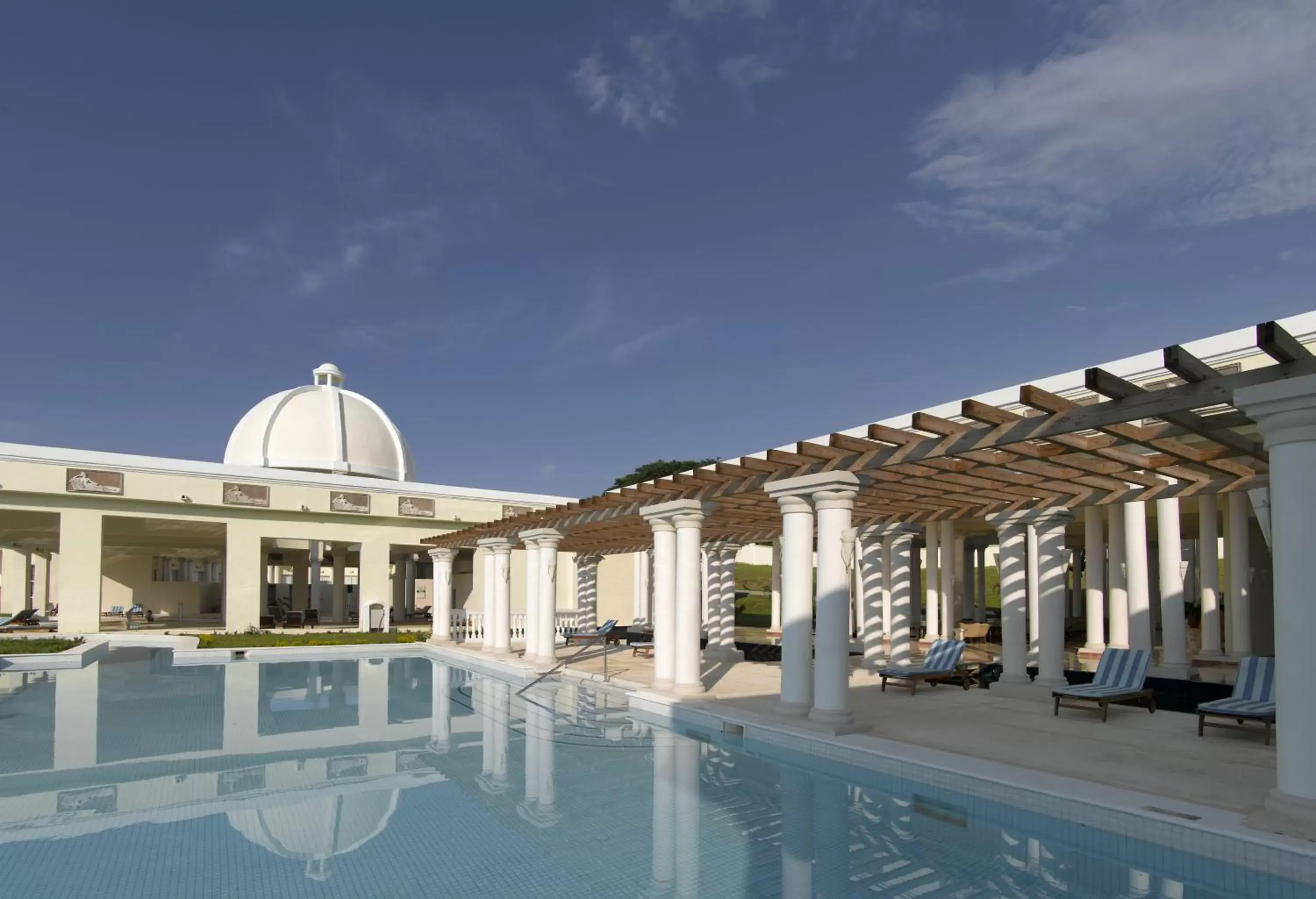 Property building, Swimming Pool in Grand Palladium Lady Hamilton Resort & Spa - All Inclusive