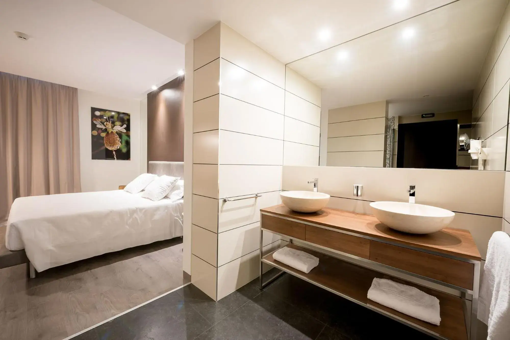 Bed, Bathroom in Fuori le Mura