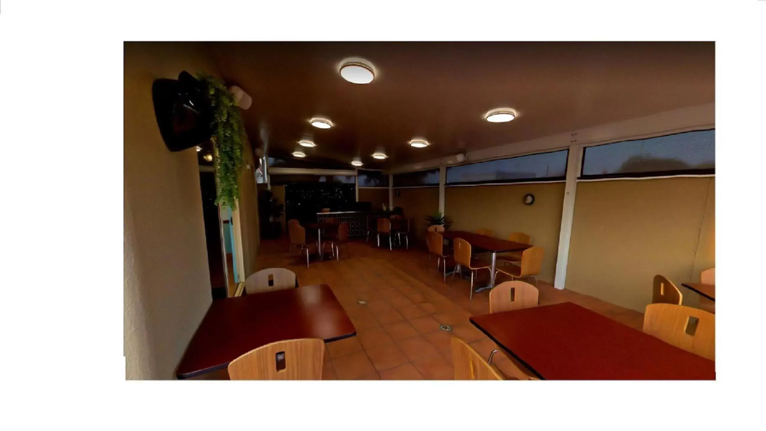 Restaurant/places to eat in Villa Mirasol Motor Inn