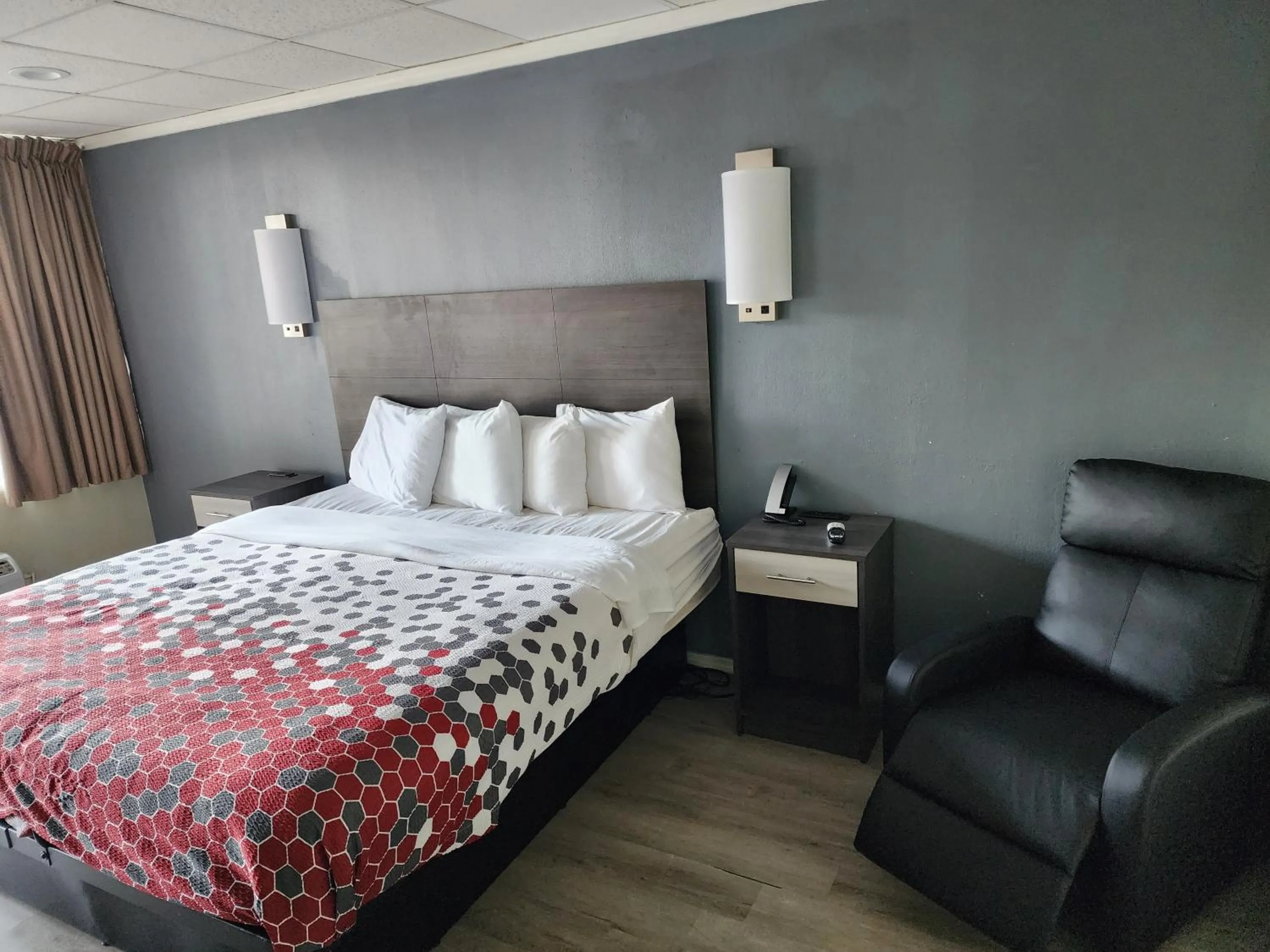 Bed in Econo Lodge Wytheville