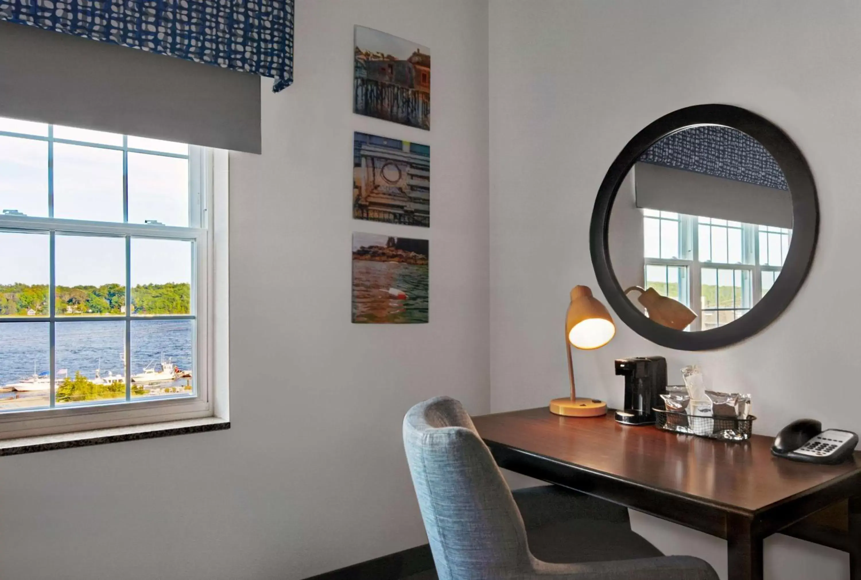 Bedroom in Hampton Inn Bath - Brunswick Area , ME Bedroom in Hampton Inn Bath - Brunswick Area , ME