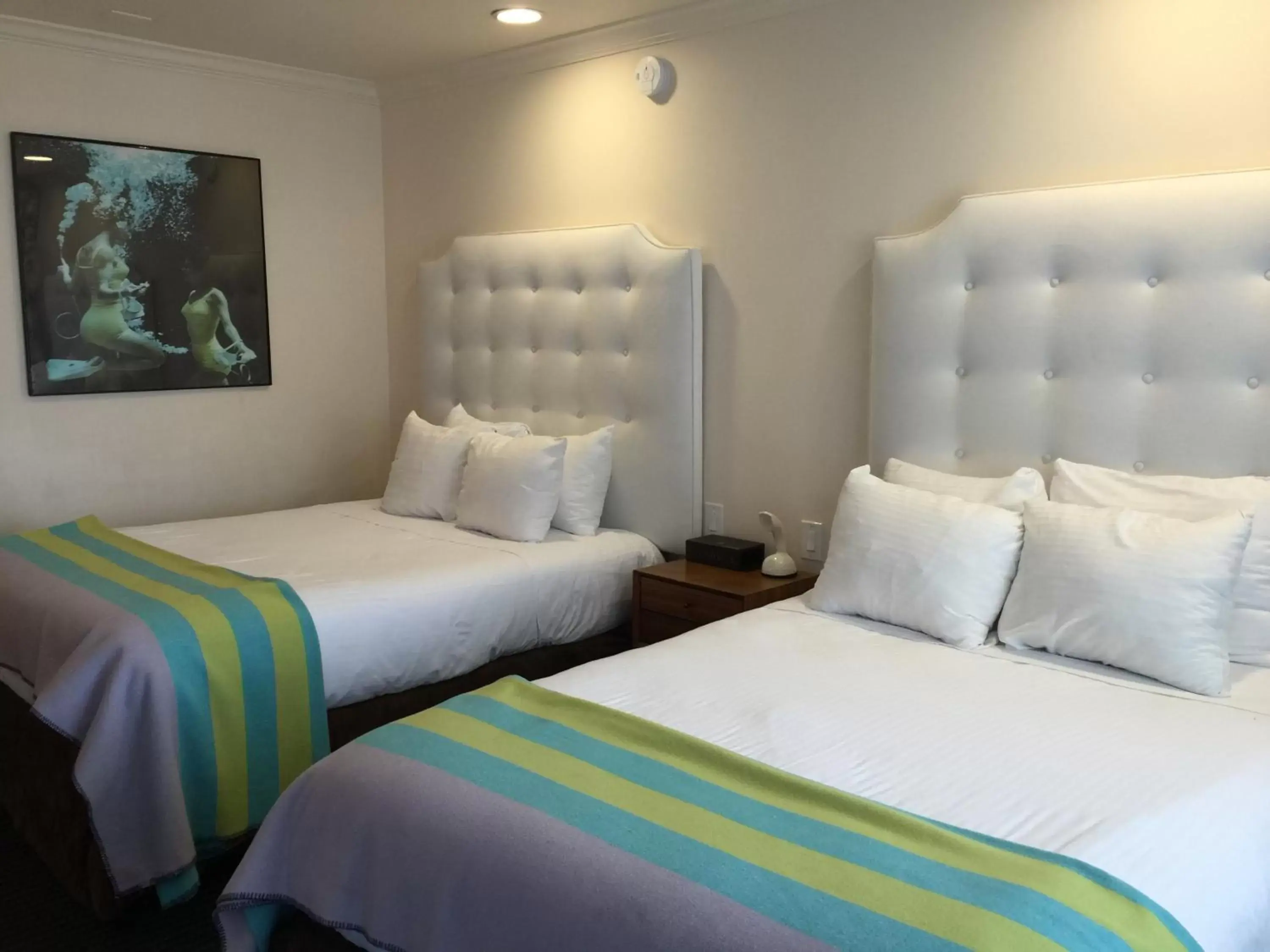 Double Room with Two Double Beds in Beverly Laurel Hotel