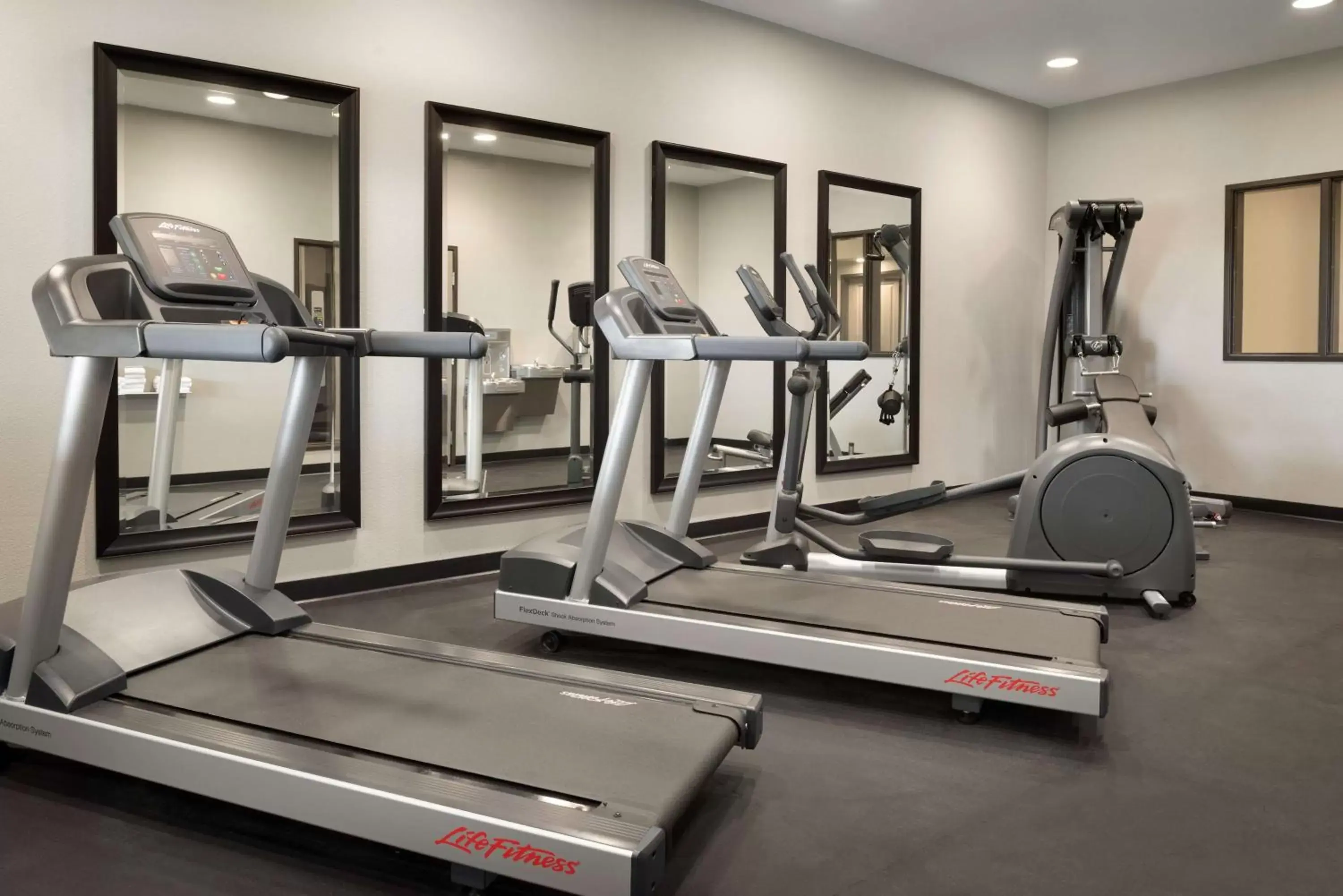 Activities, Fitness Center/Facilities in Country Inn & Suites by Radisson, Indianola, IA