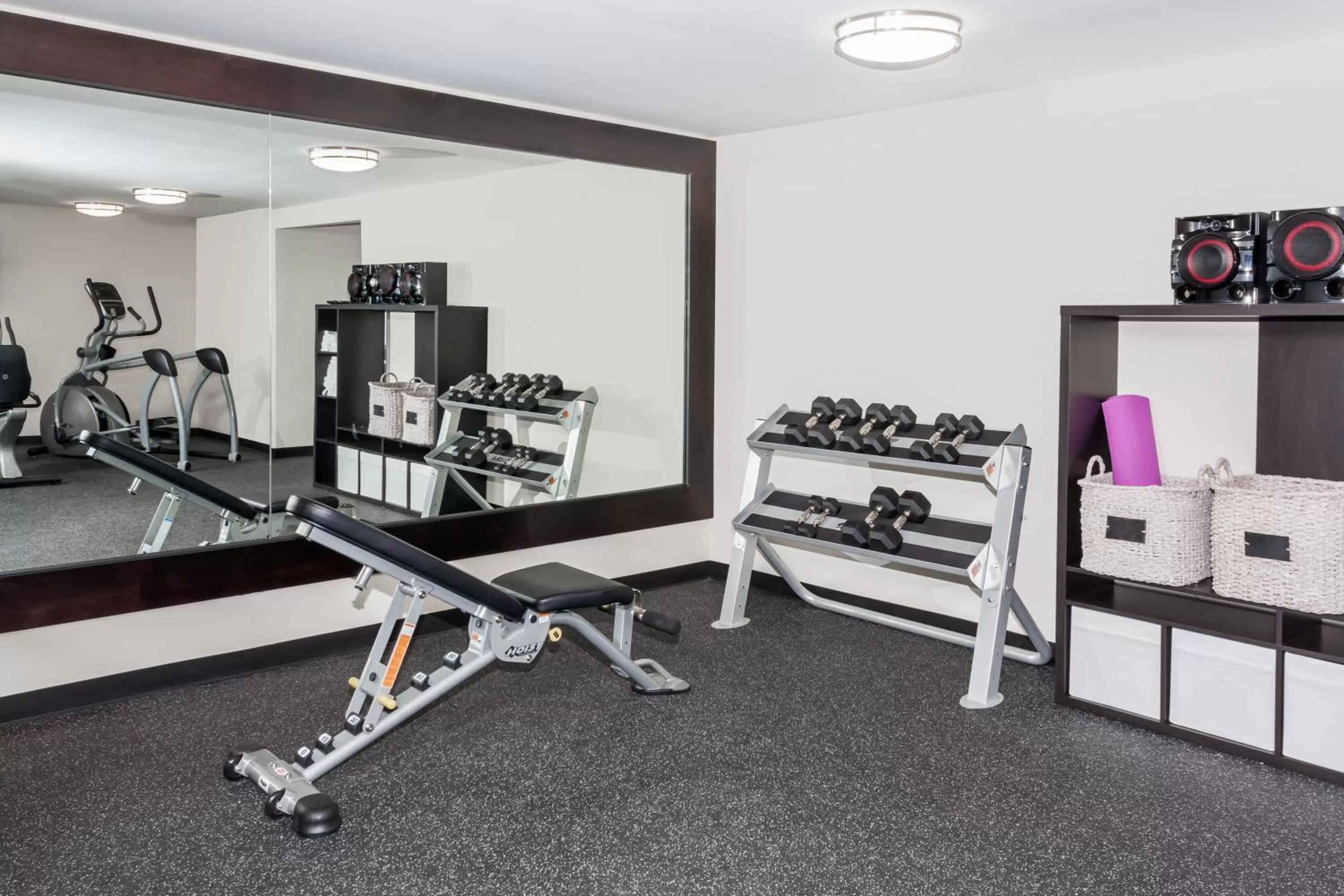 Fitness centre/facilities in Baymont by Wyndham Glenview