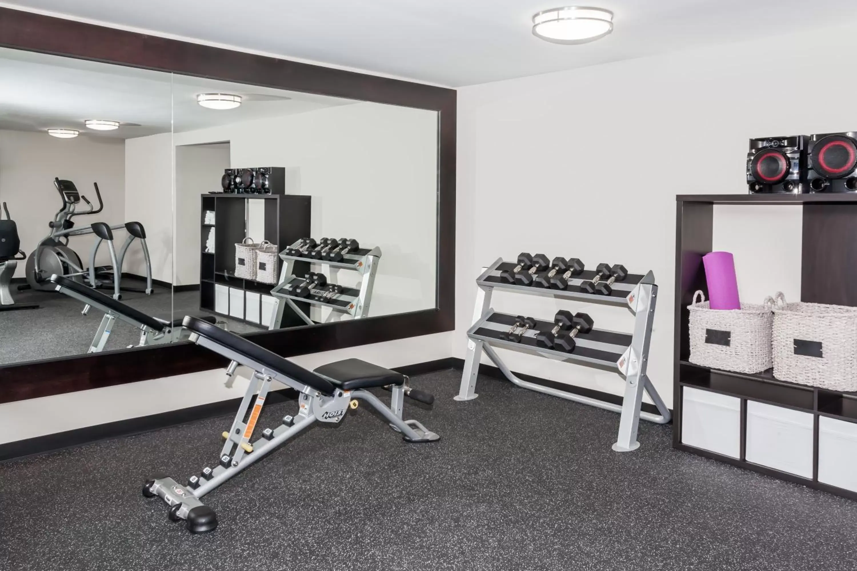 Fitness centre/facilities in Baymont by Wyndham Glenview Fitness centre/facilities in Baymont by Wyndham Glenview