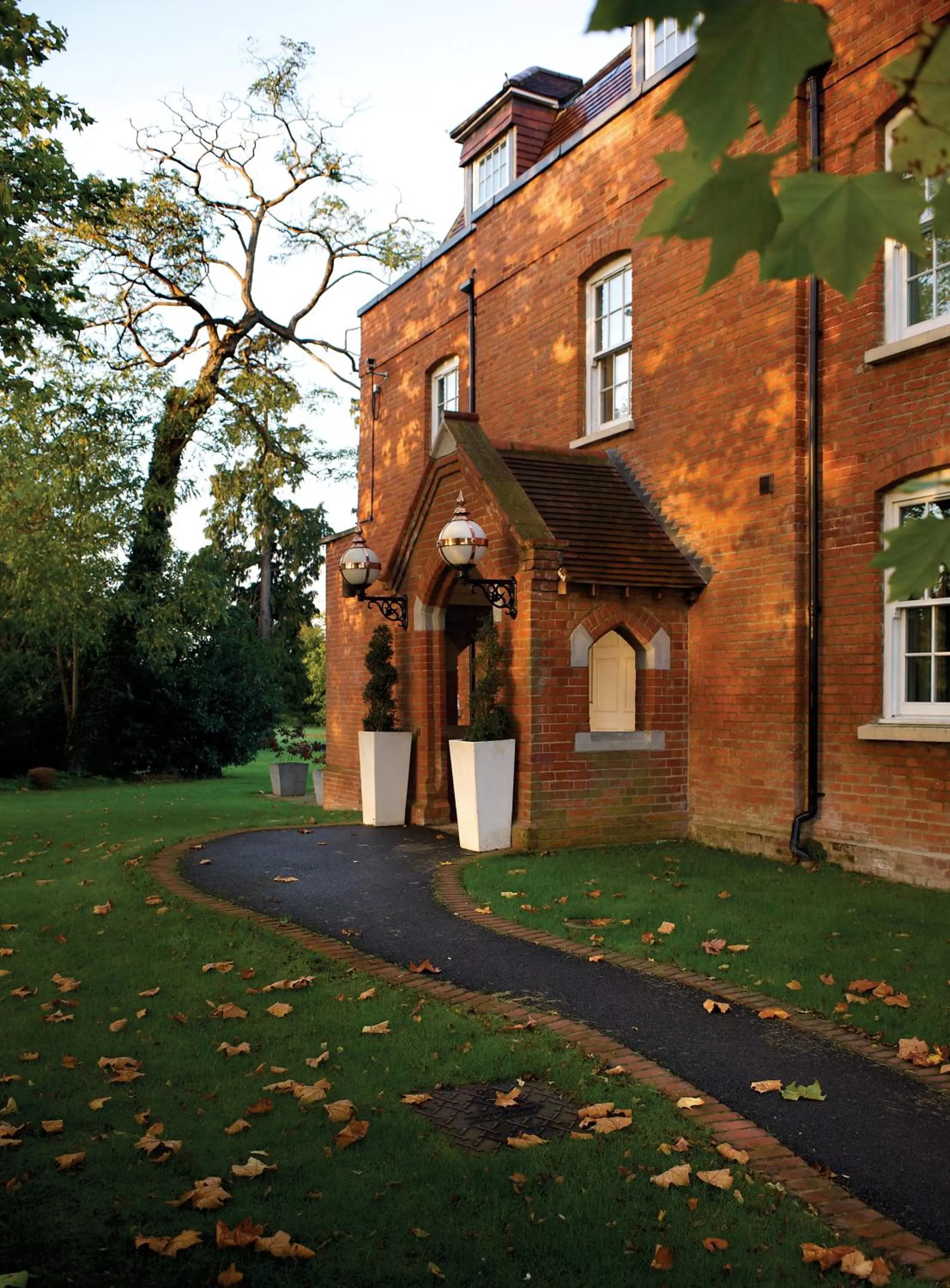 Facade/entrance in The Pinewood Hotel