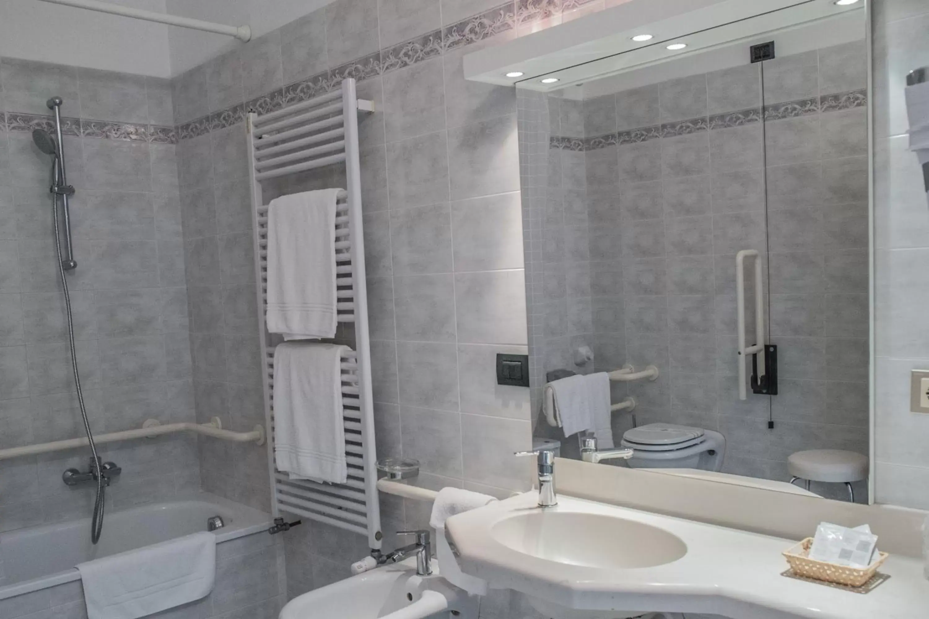 Bathroom in Roero Park Hotel