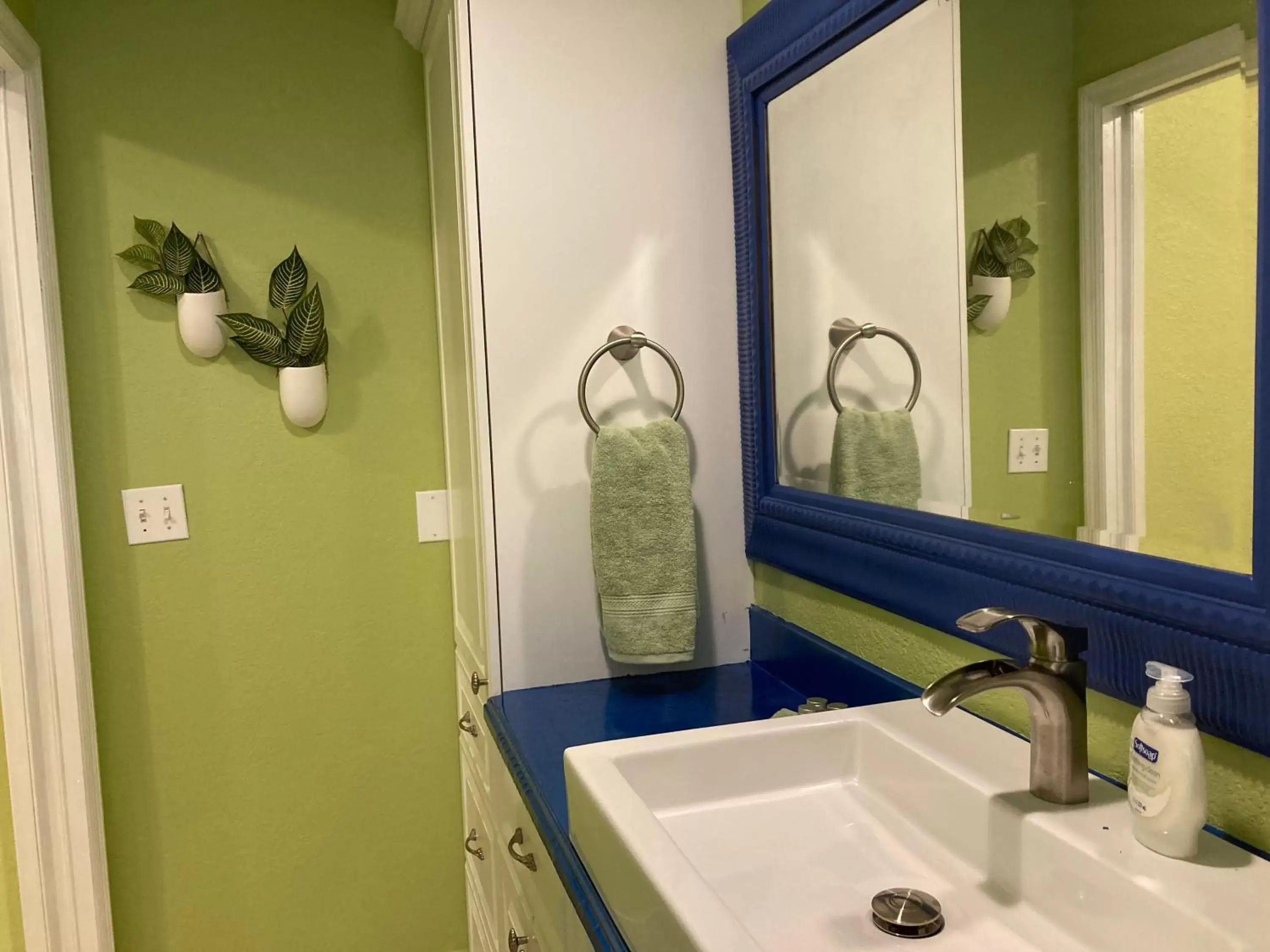 Bathroom in 3Gulls Inn Ozona-Boutique Hotel-Steps from Restaurants & Brewery-Pet Friendly