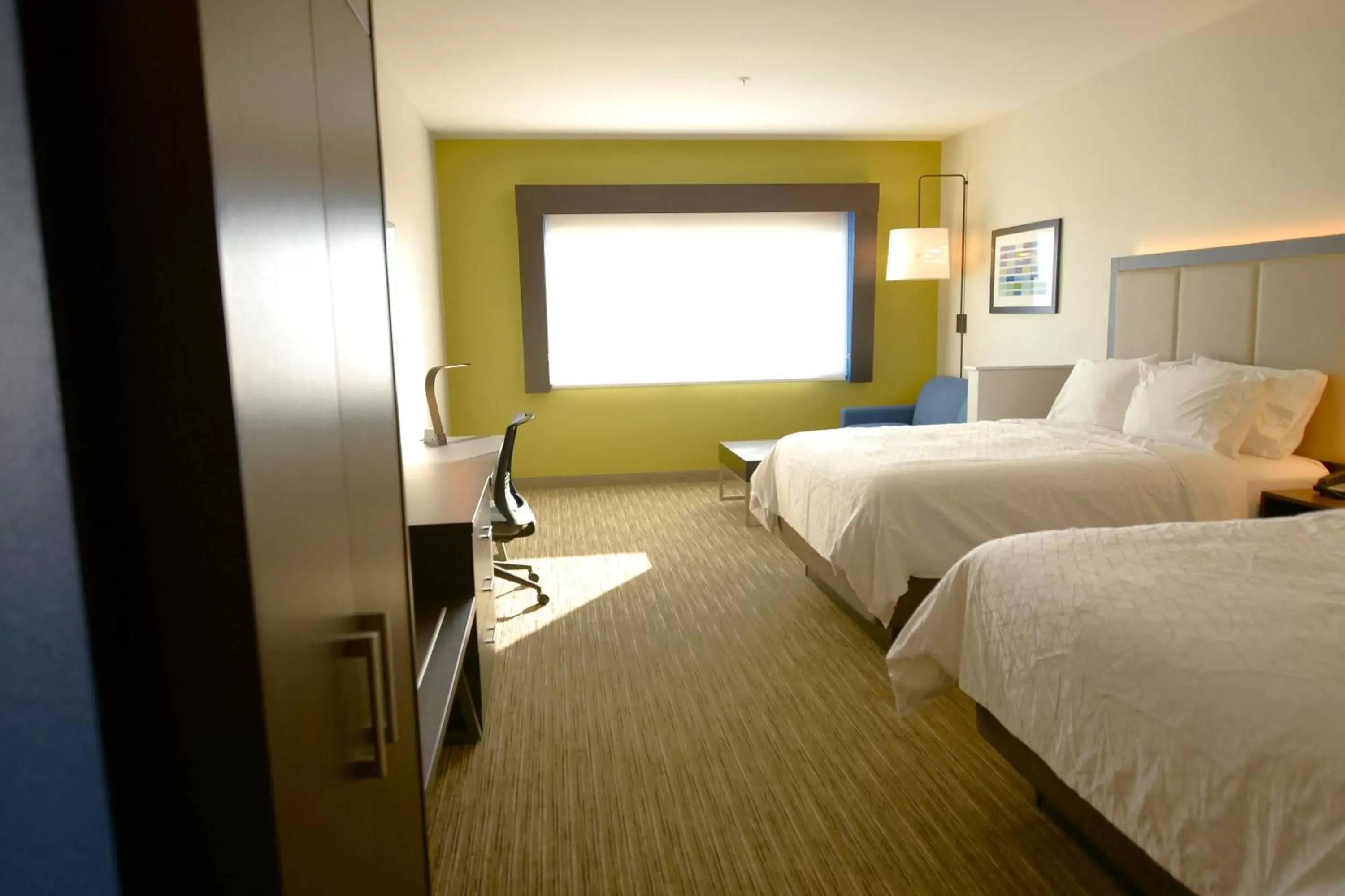 Photo of the whole room, Bed in Holiday Inn Express & Suites Onalaska - La Crosse Area, an IHG Hotel