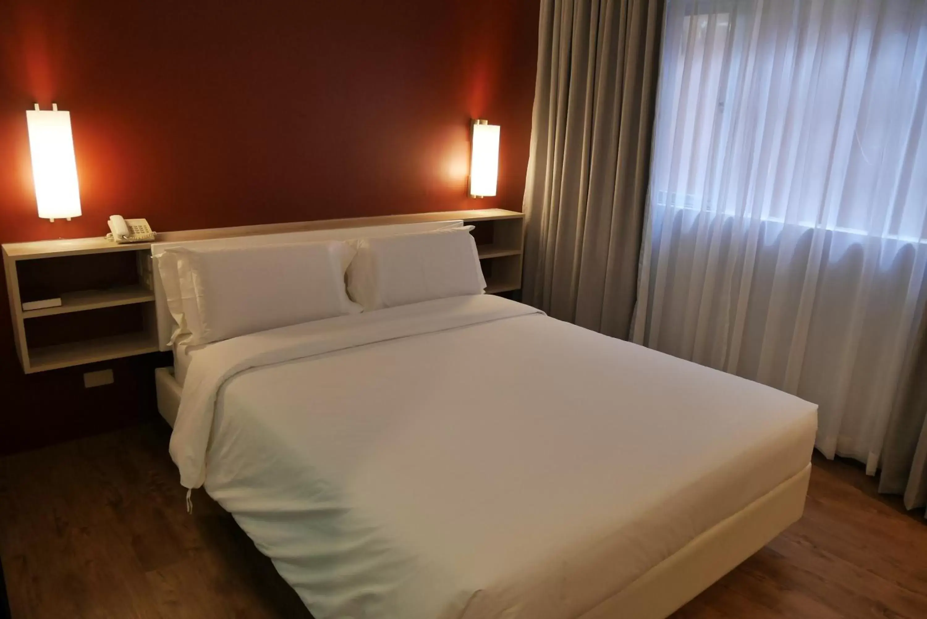 Bed in Circle Inn Hotel and Suites Bacolod