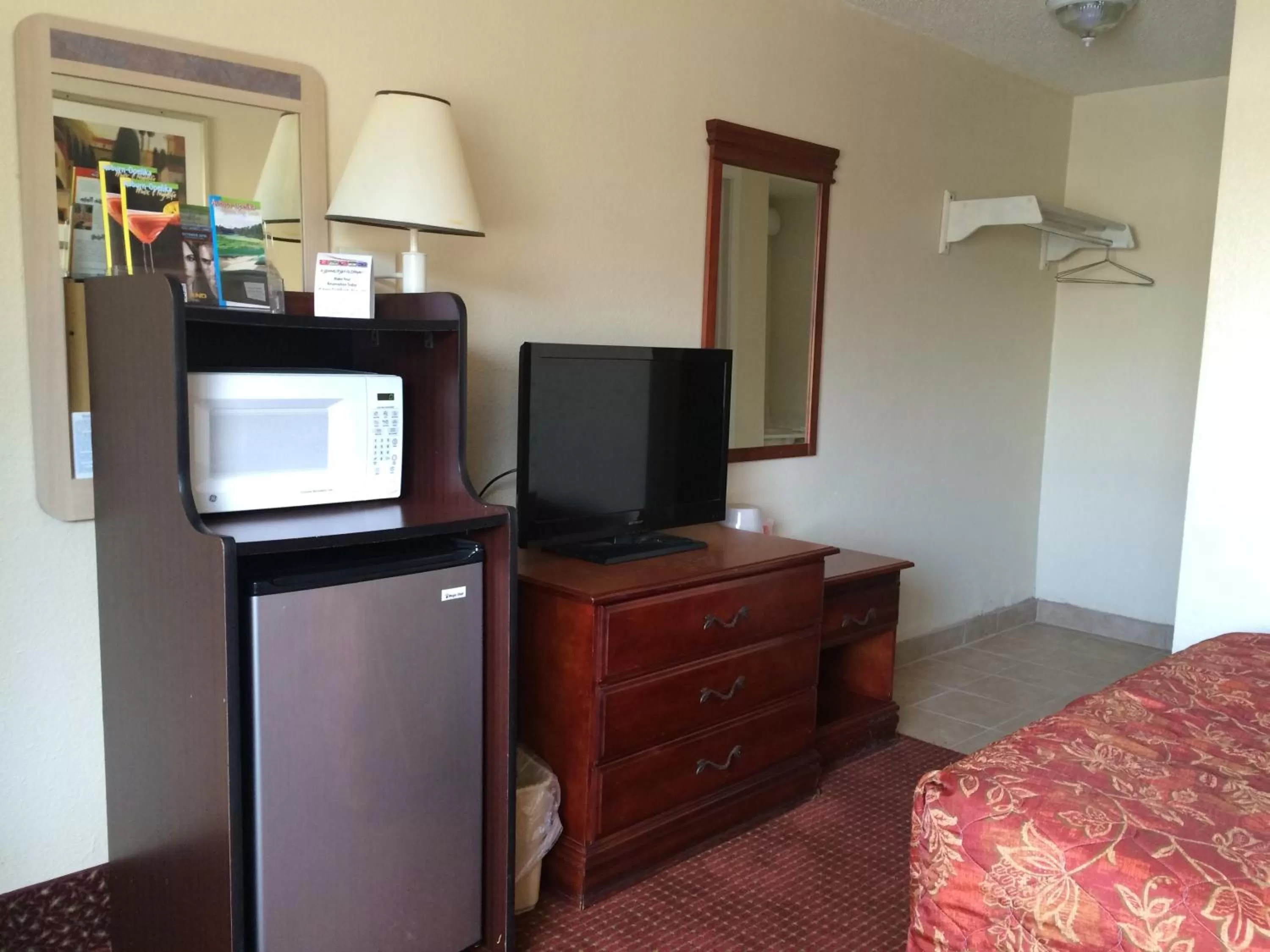 TV and multimedia in Carpet Inn