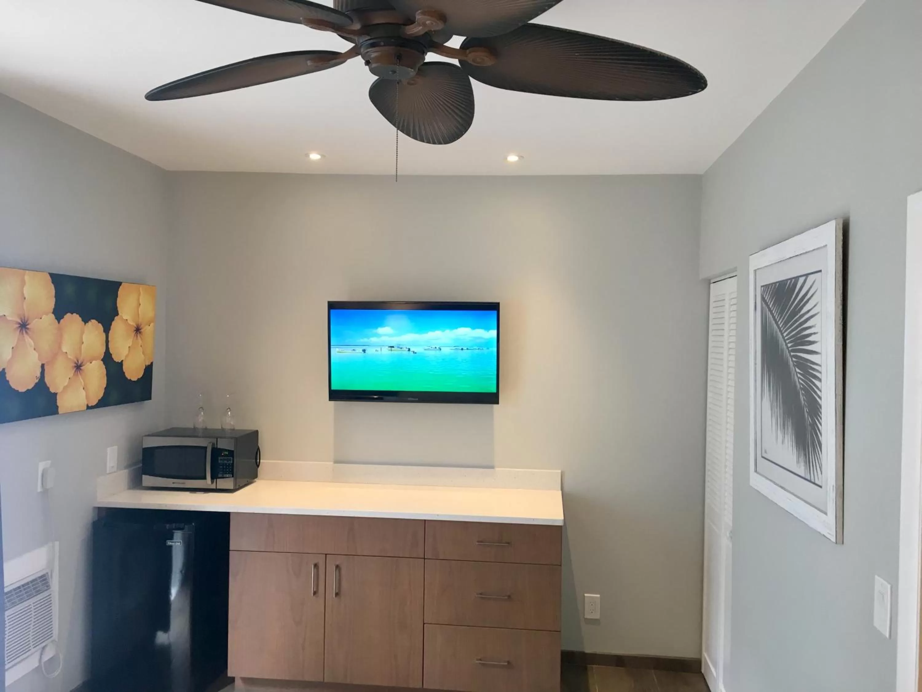 Food and drinks in Douglas House