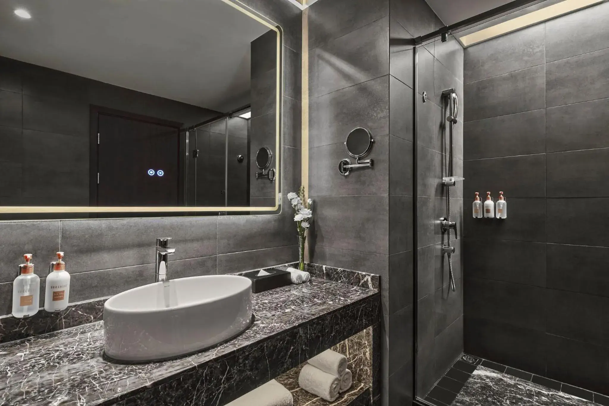 Bedroom, Bathroom in Holiday Inn - Shanghai Jinshan, an IHG Hotel