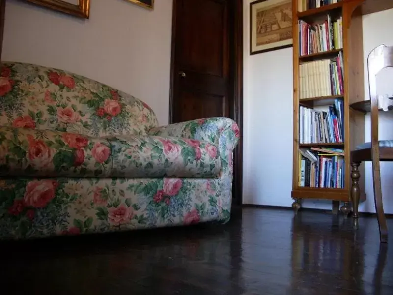 Library in Villa Maria Bed & Breakfast, Corridonia, Marche