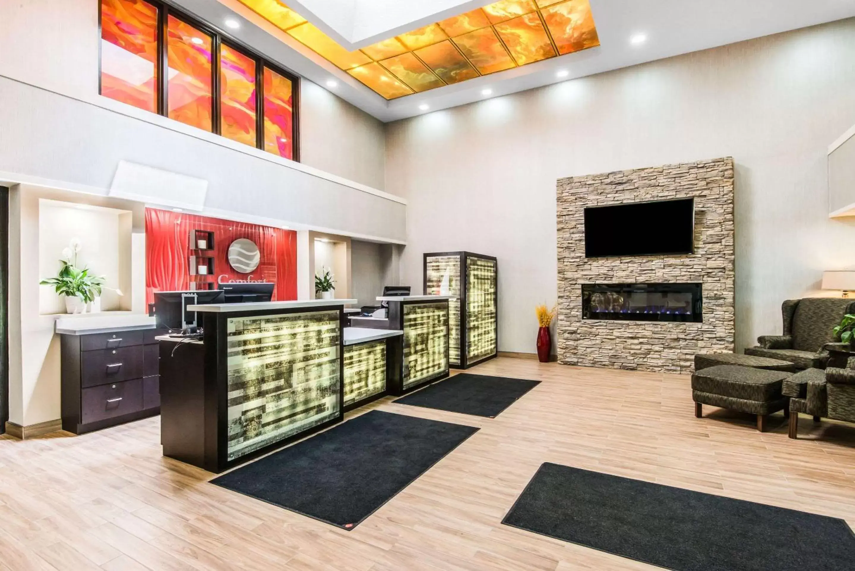 Lobby or reception, Seating Area in Comfort Inn Owen Sound