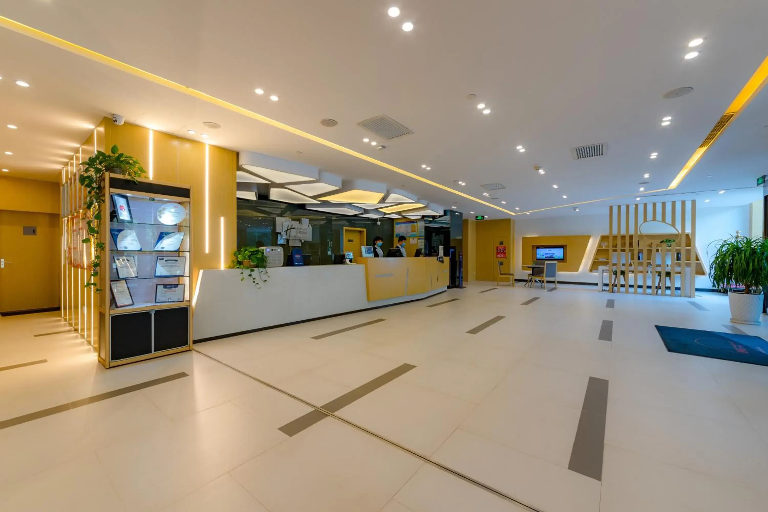 Property building, Lobby/Reception in Holiday Inn Express Shijiazhuang Heping, an IHG Hotel