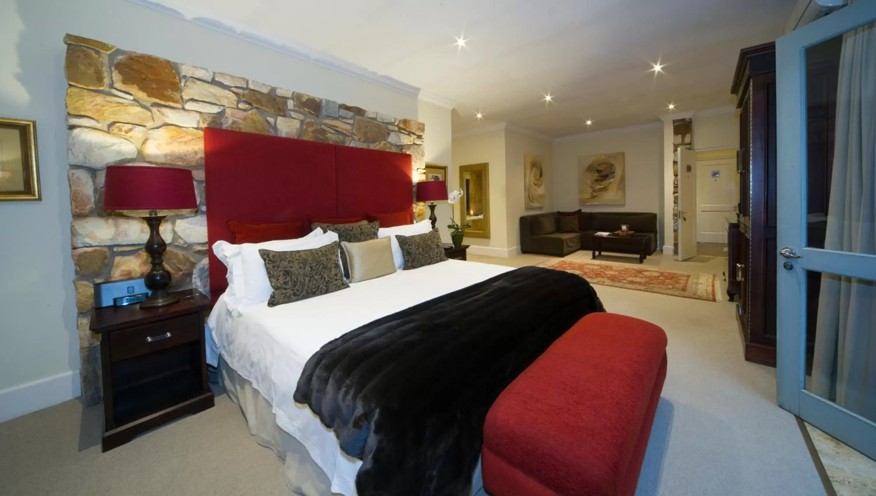 Photo of the whole room, Bed in Parkwood Boutique Hotel