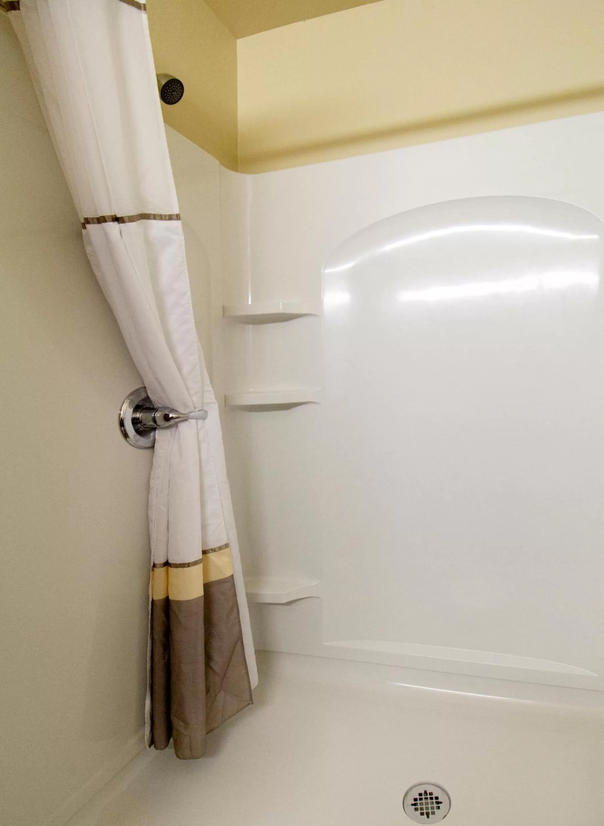 Bathroom in Newcastle Lodge & Convention Center