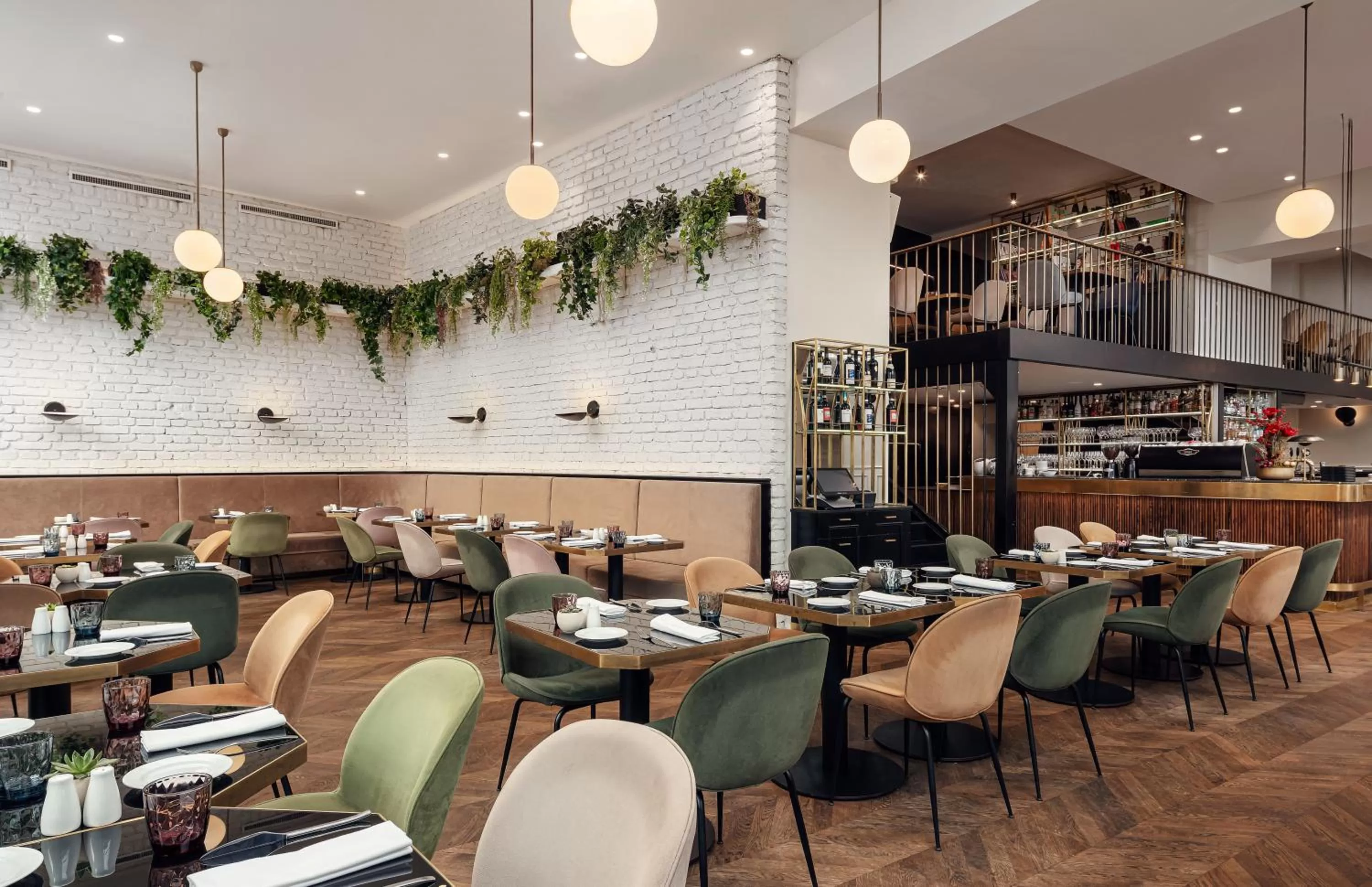 Restaurant/places to eat in Hotel KINGS COURT