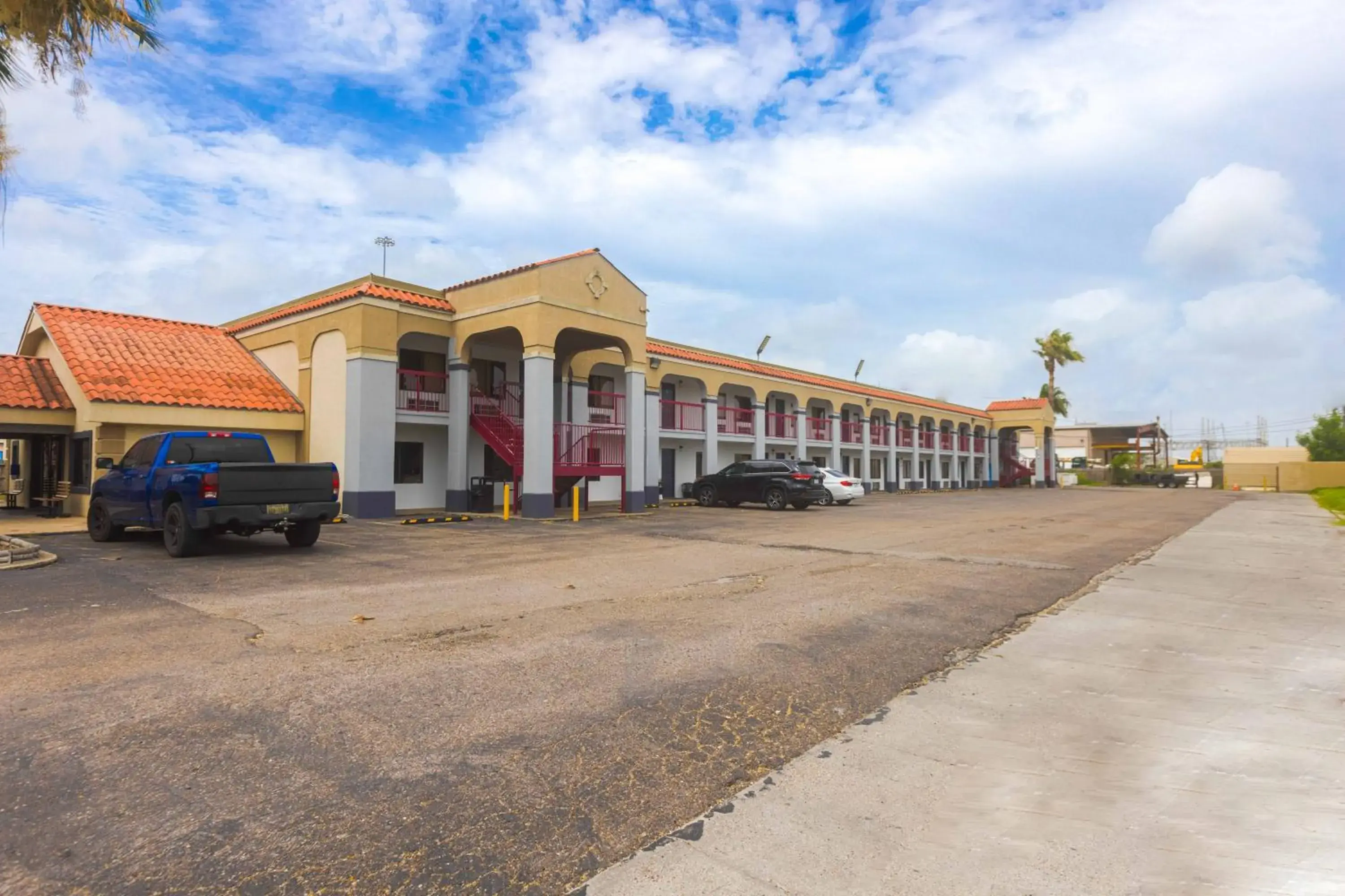 Parking, Property Building in OYO Hotel Corpus Christi North I-37