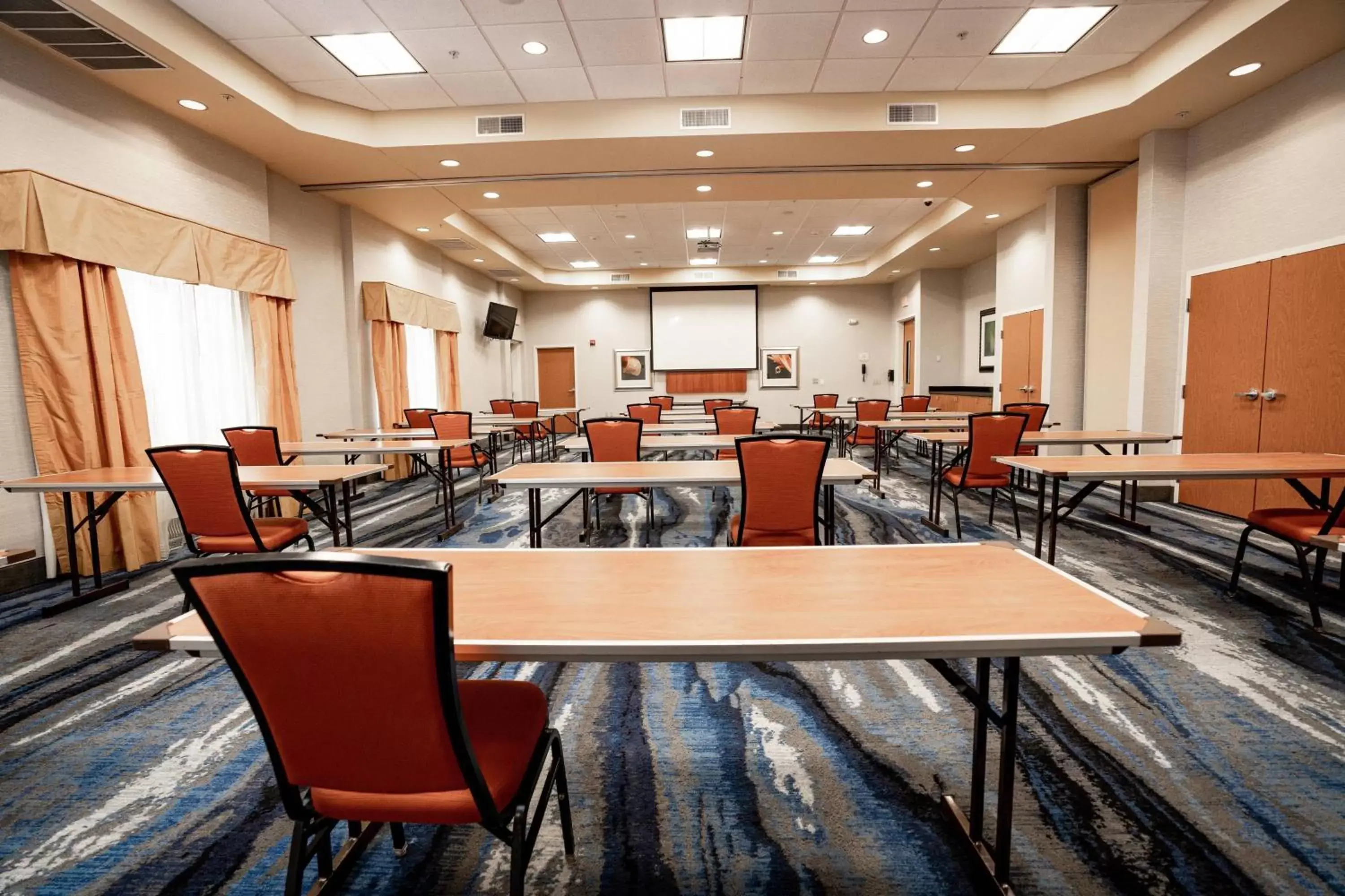 Meeting/conference room in Fairfield Inn & Suites by Marriott Kearney